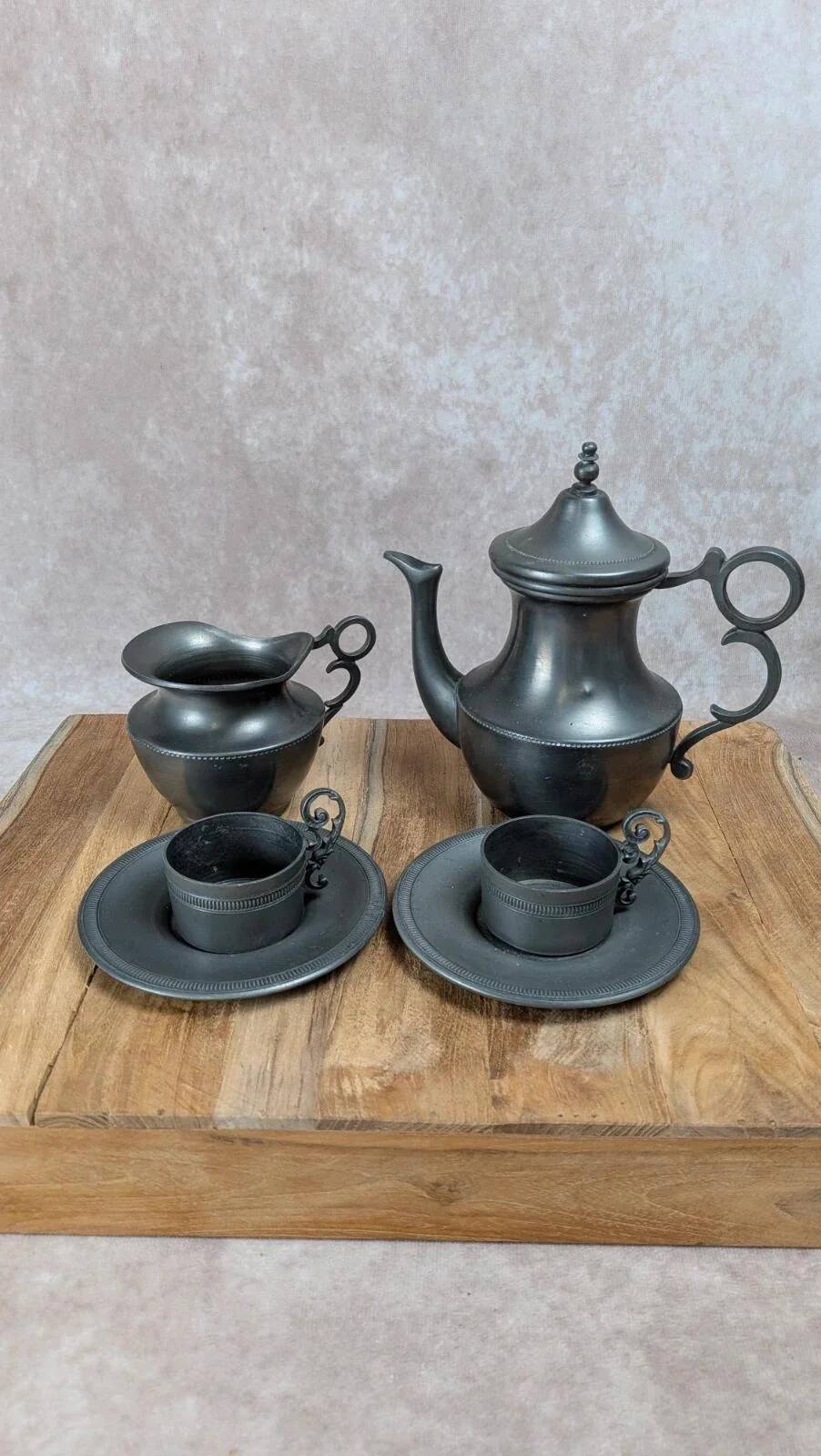 Tin lot – teapot, milk jug & duo of cups/saucers