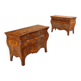Paire de commodes anciennes en placage de ronce de noyer, Italie, XVIIIe siècle