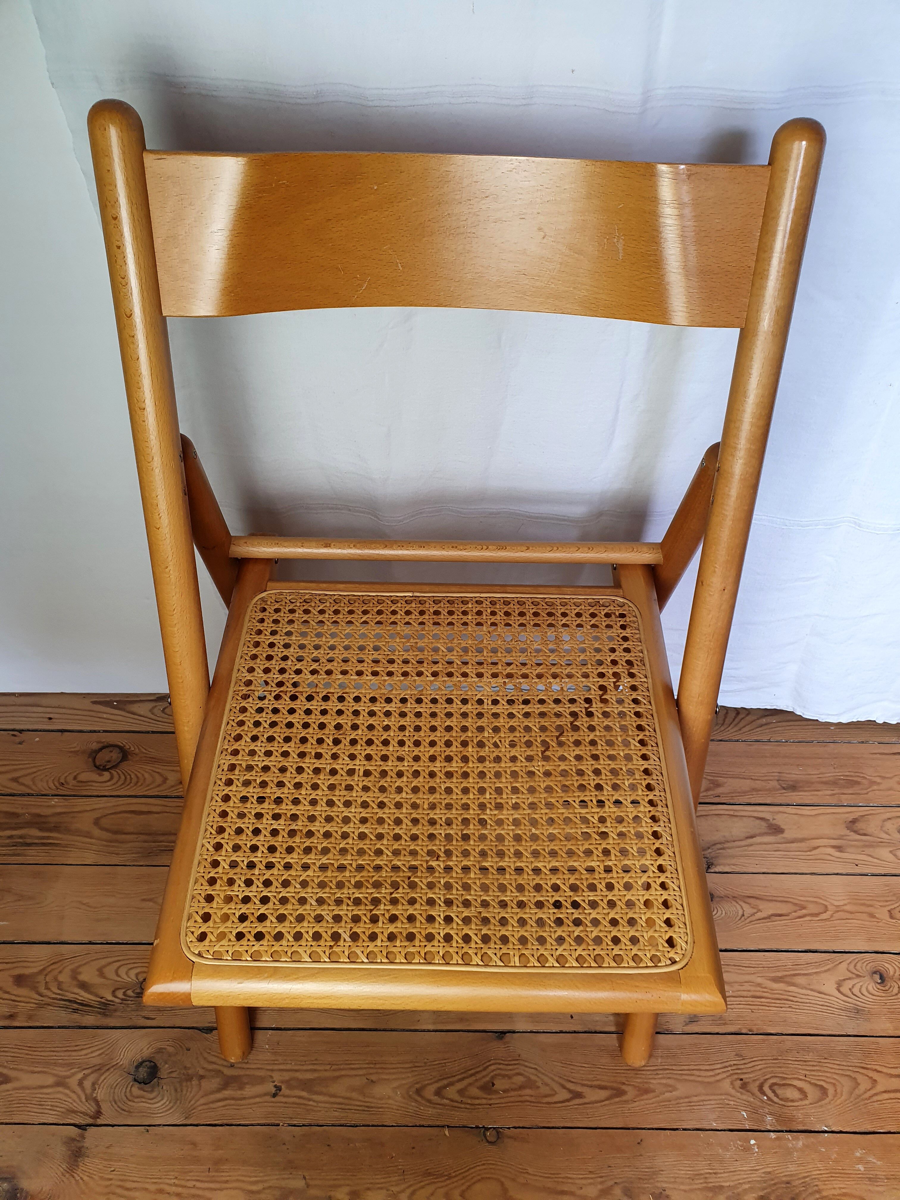 Chaise pliante cannée