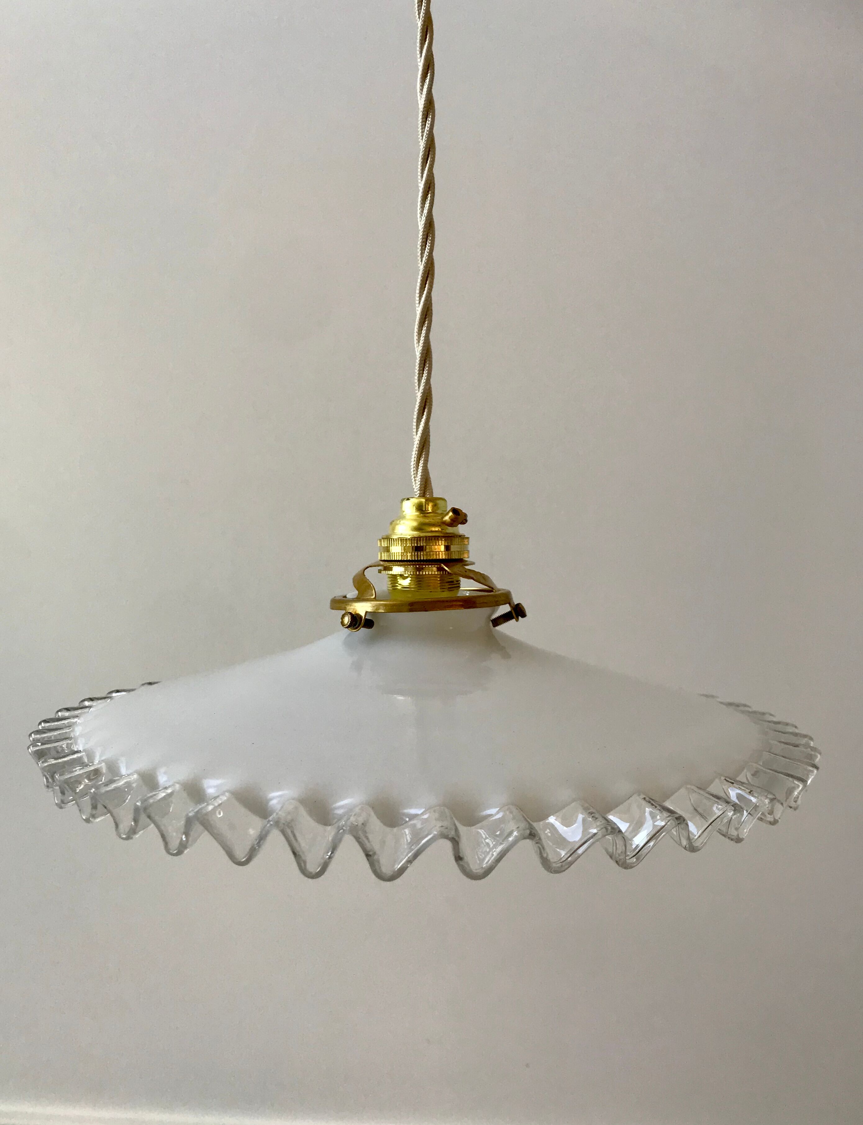 Serrated opaline suspension 20-30s