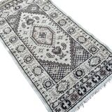 Oriental style rug 70cm x 130cm