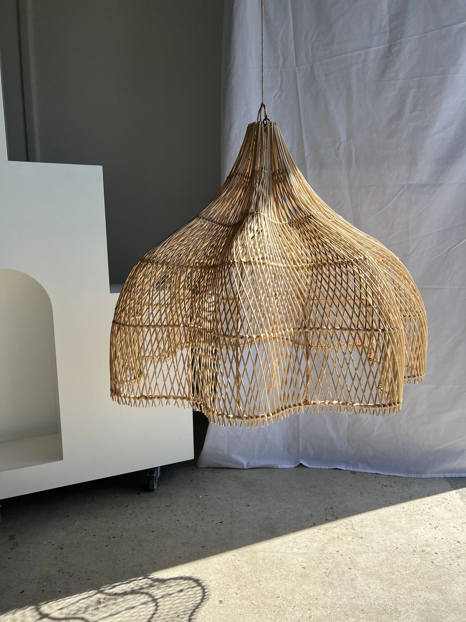 Rattan pendant lamp in the shape of a flower