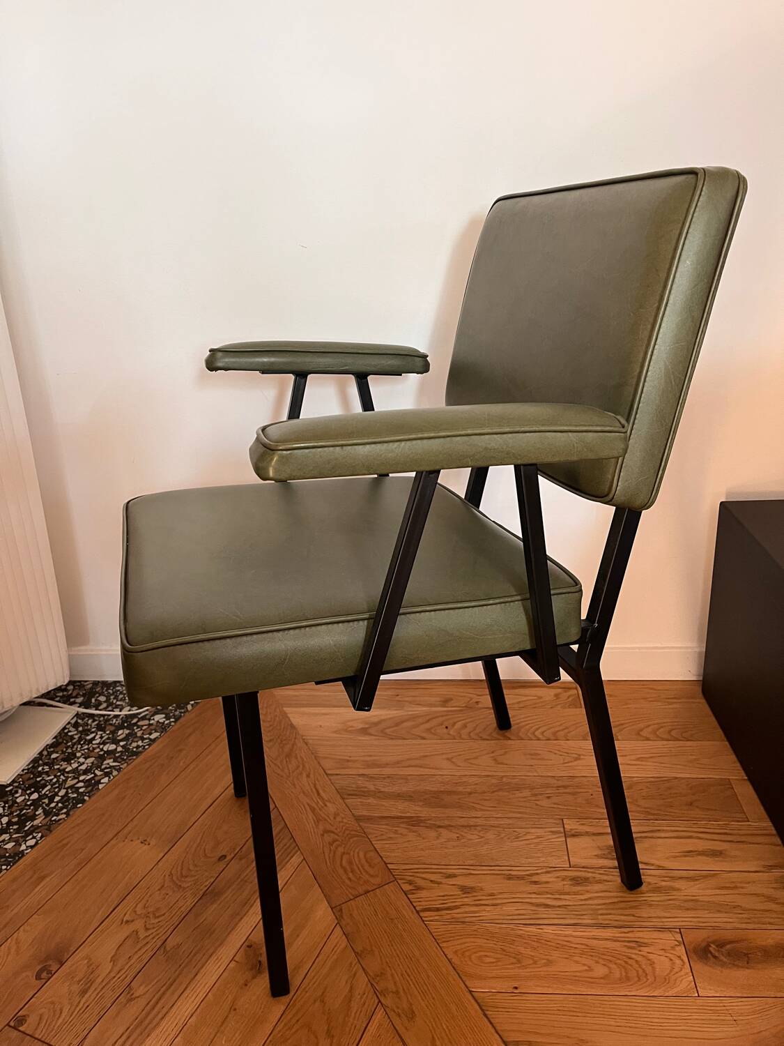 Khaki Scandinavian armchair