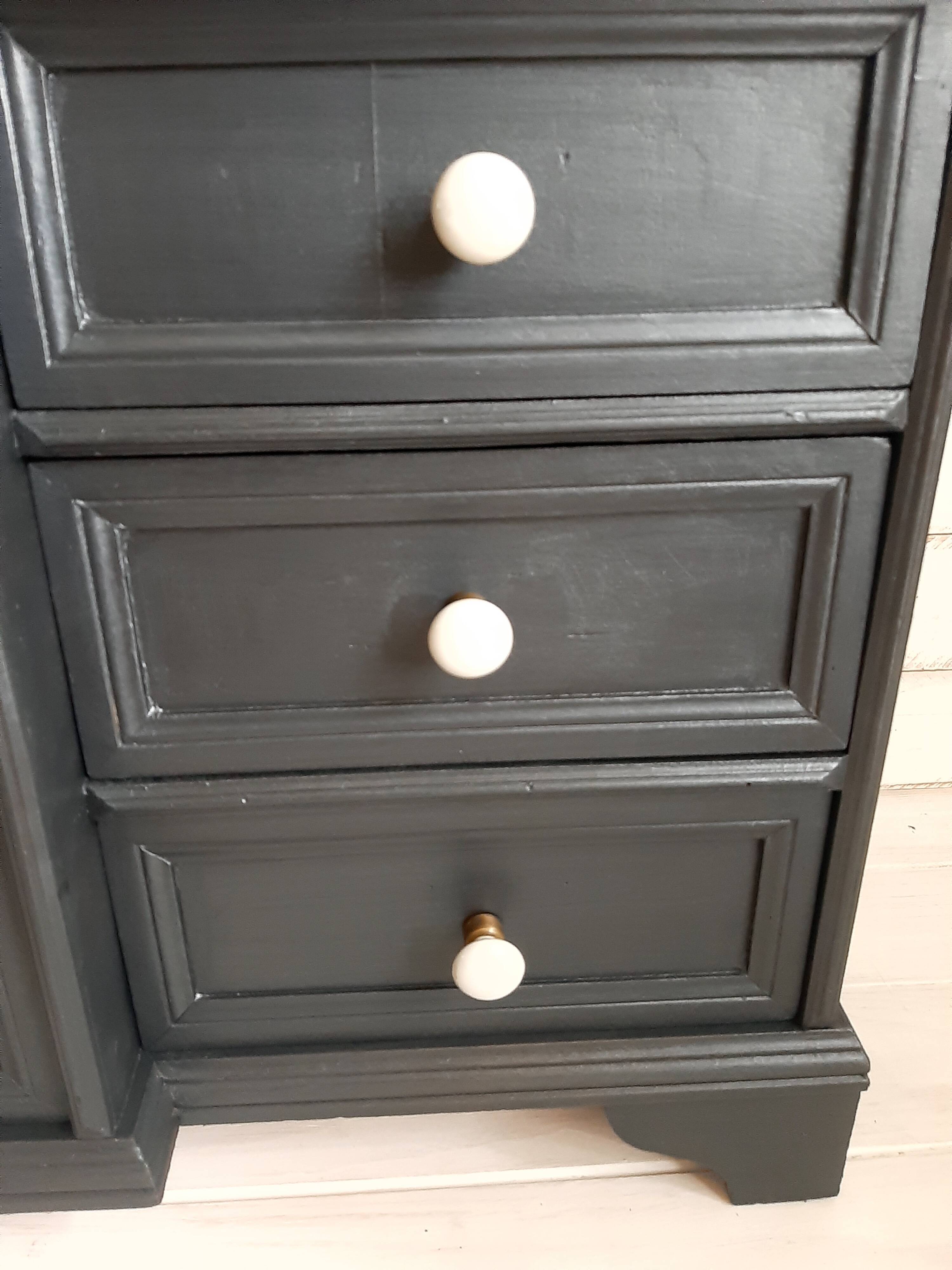 Extra Furniture/ Commodus