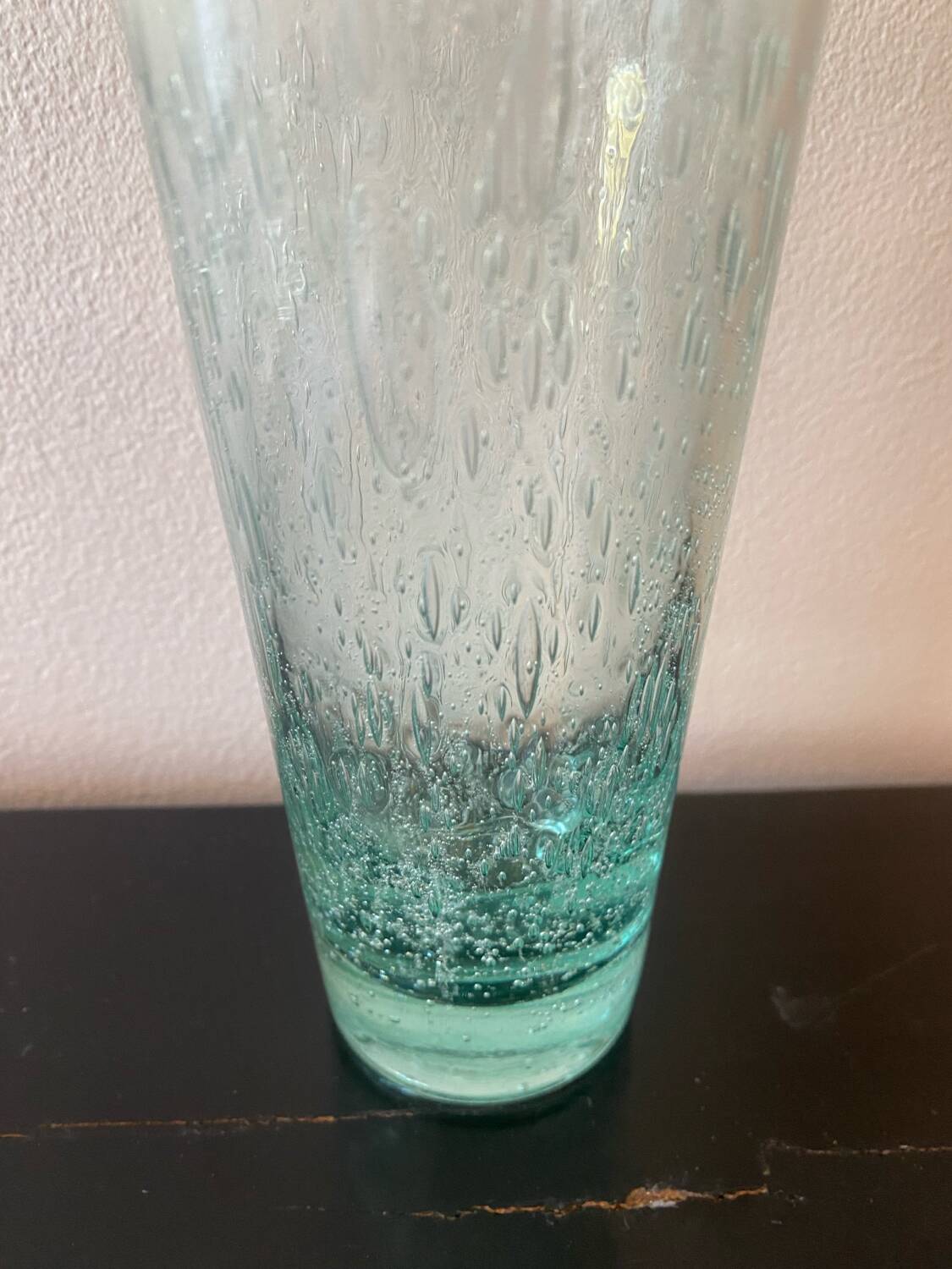 Vase signé de la verrerie de Biot couleur Vert d’Eau