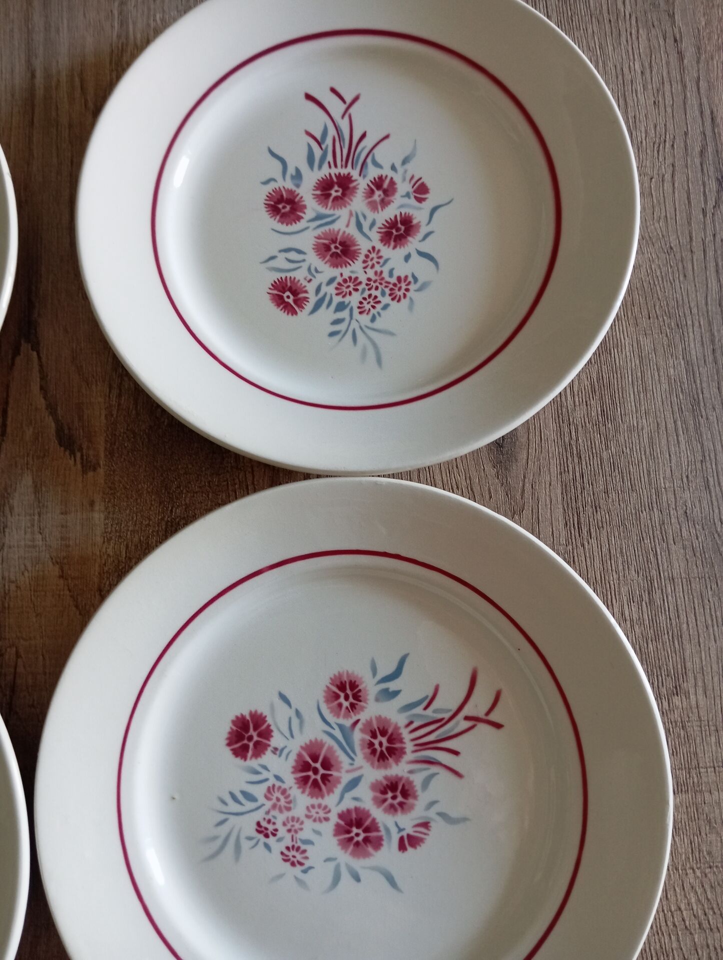 6 flat plates model Francine. Badonviller. Very good condition.