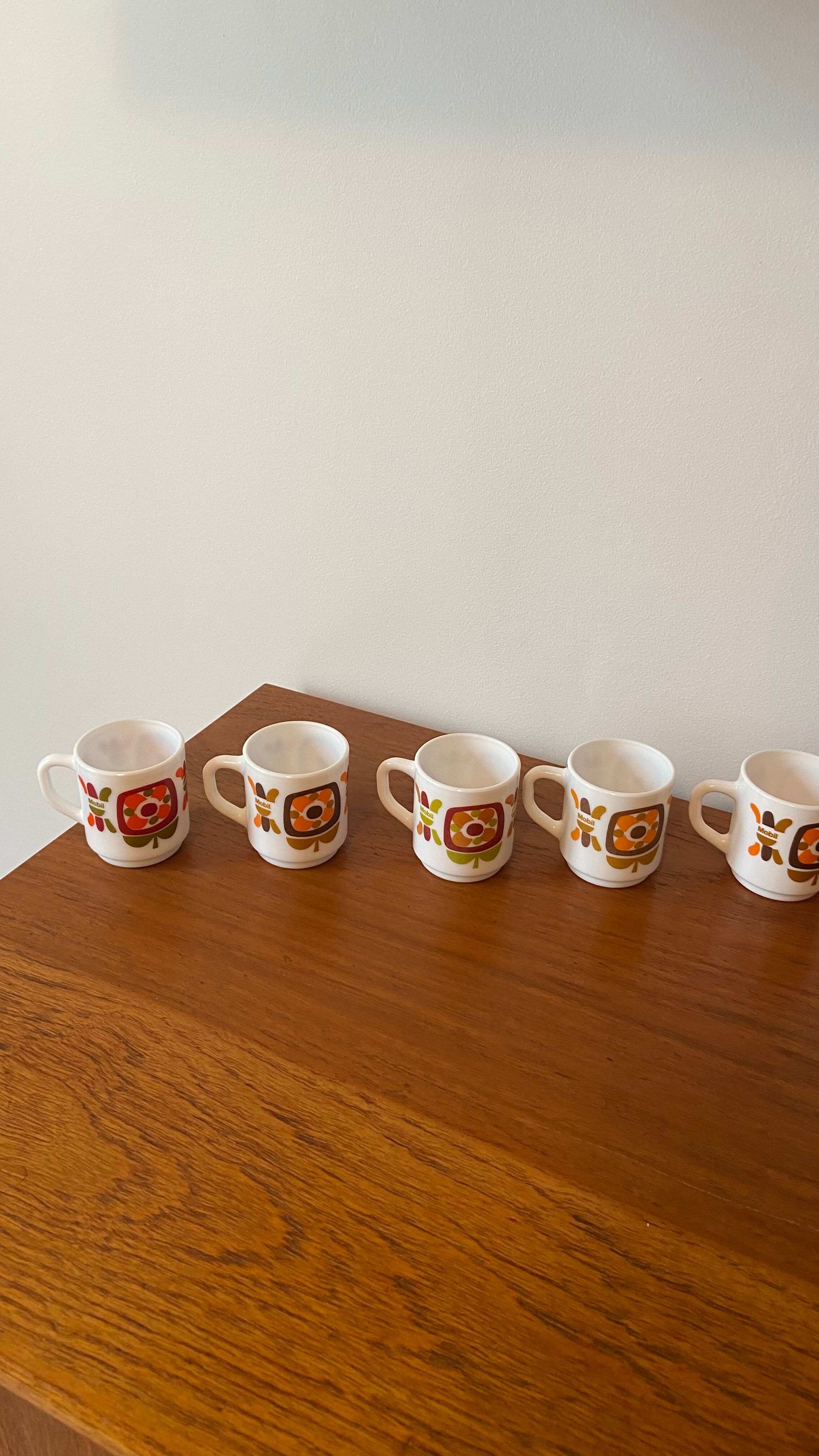 5 coffee cups Mobil 1972 designer Jean-Charles Meunier Editor Arcopal