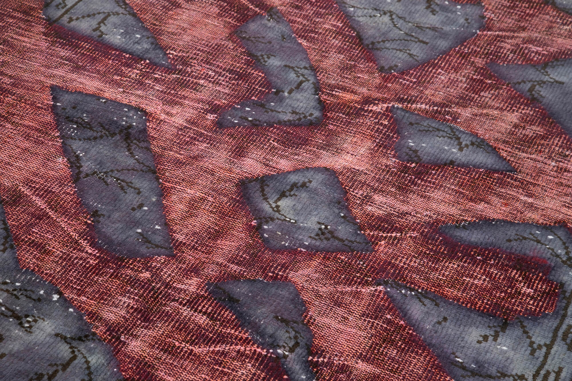 Hand-knotted hi-low pile oriental 1980s 157 cm x 264 cm purple carpet