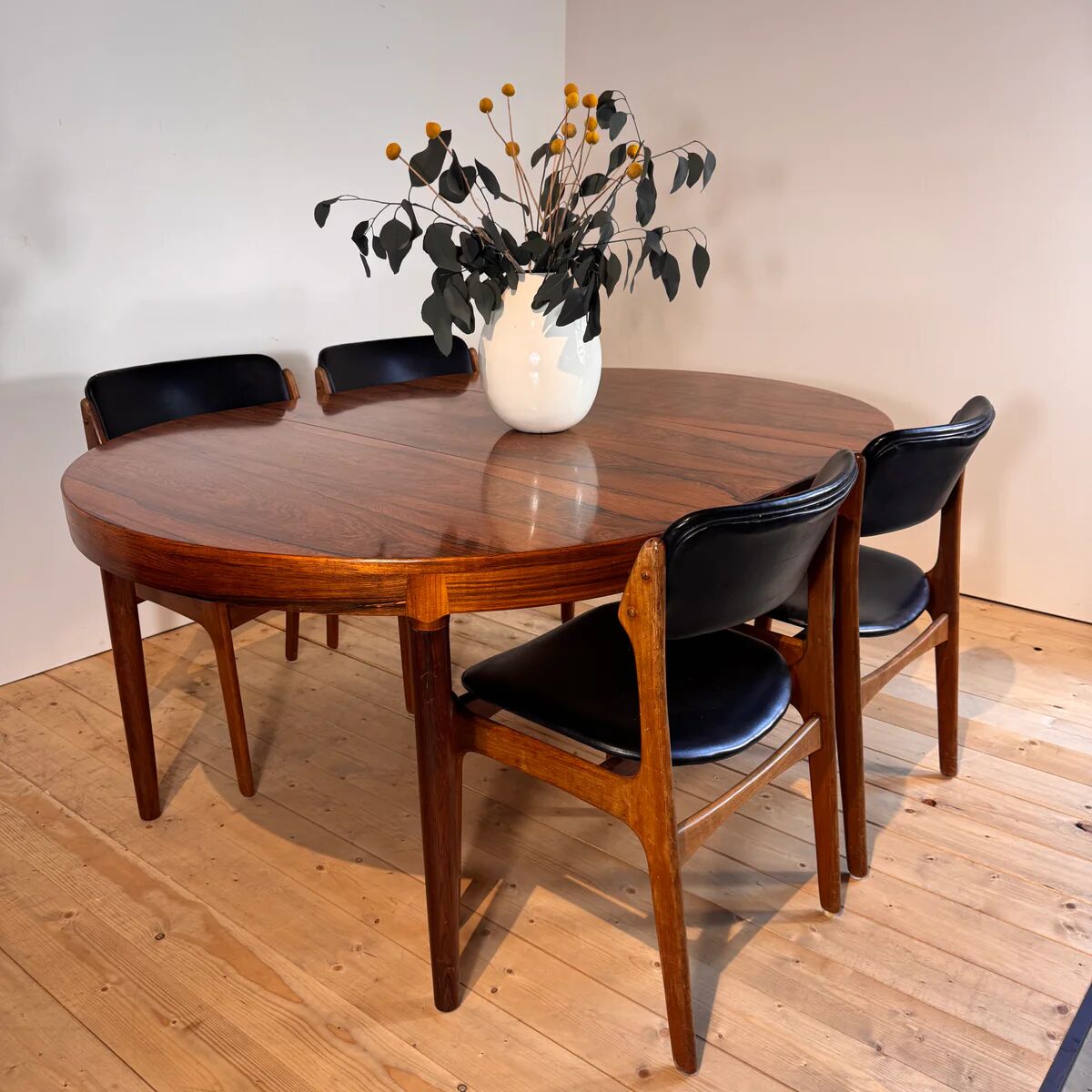Round dining table Randers Møbelfabrik in rosewood, 1960s