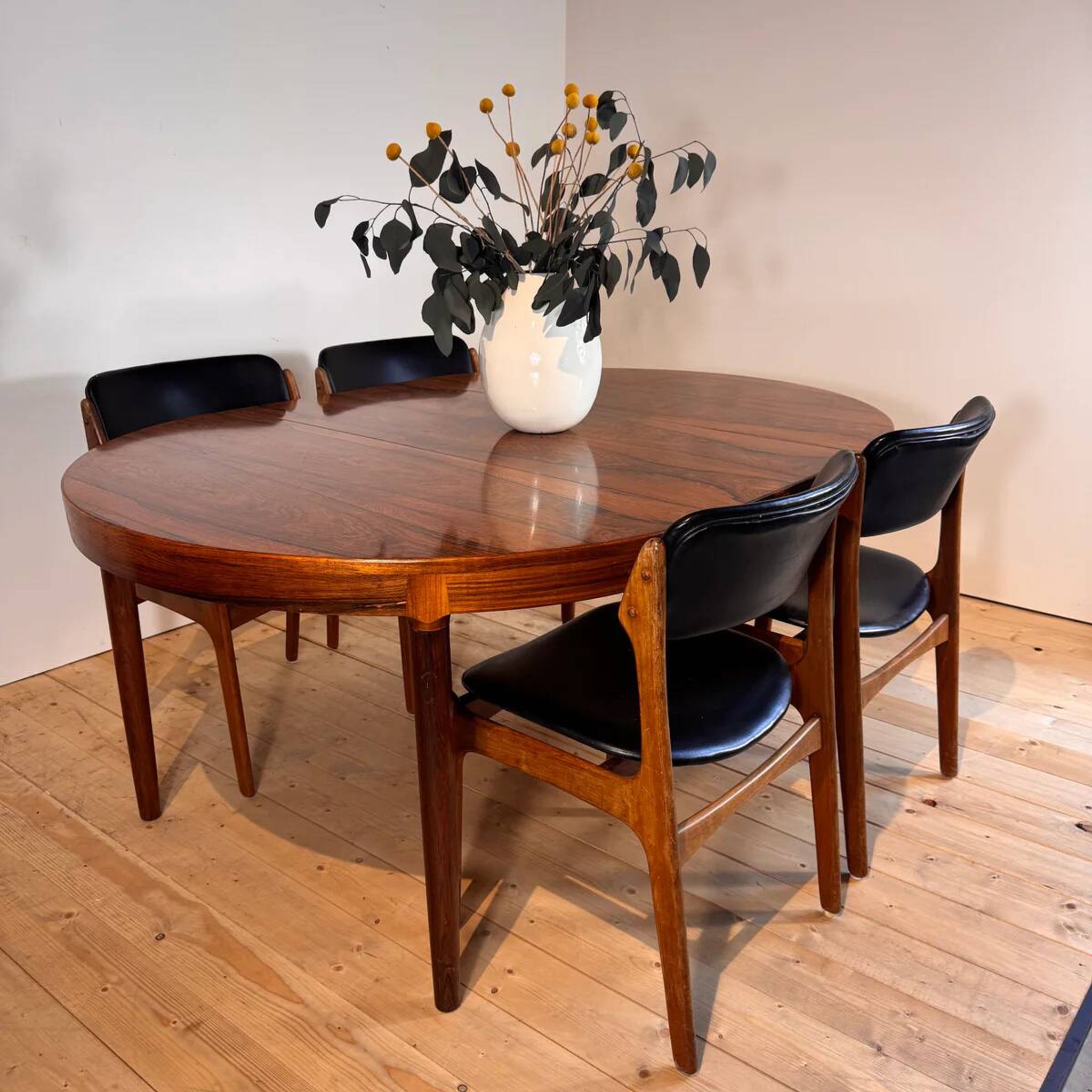 Round dining table Randers Møbelfabrik in rosewood, 1960s