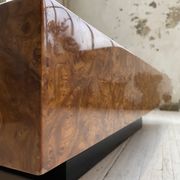Table basse italienne laque loupe d’orme