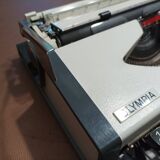 Olympia Traveler de Luxe white typewriter