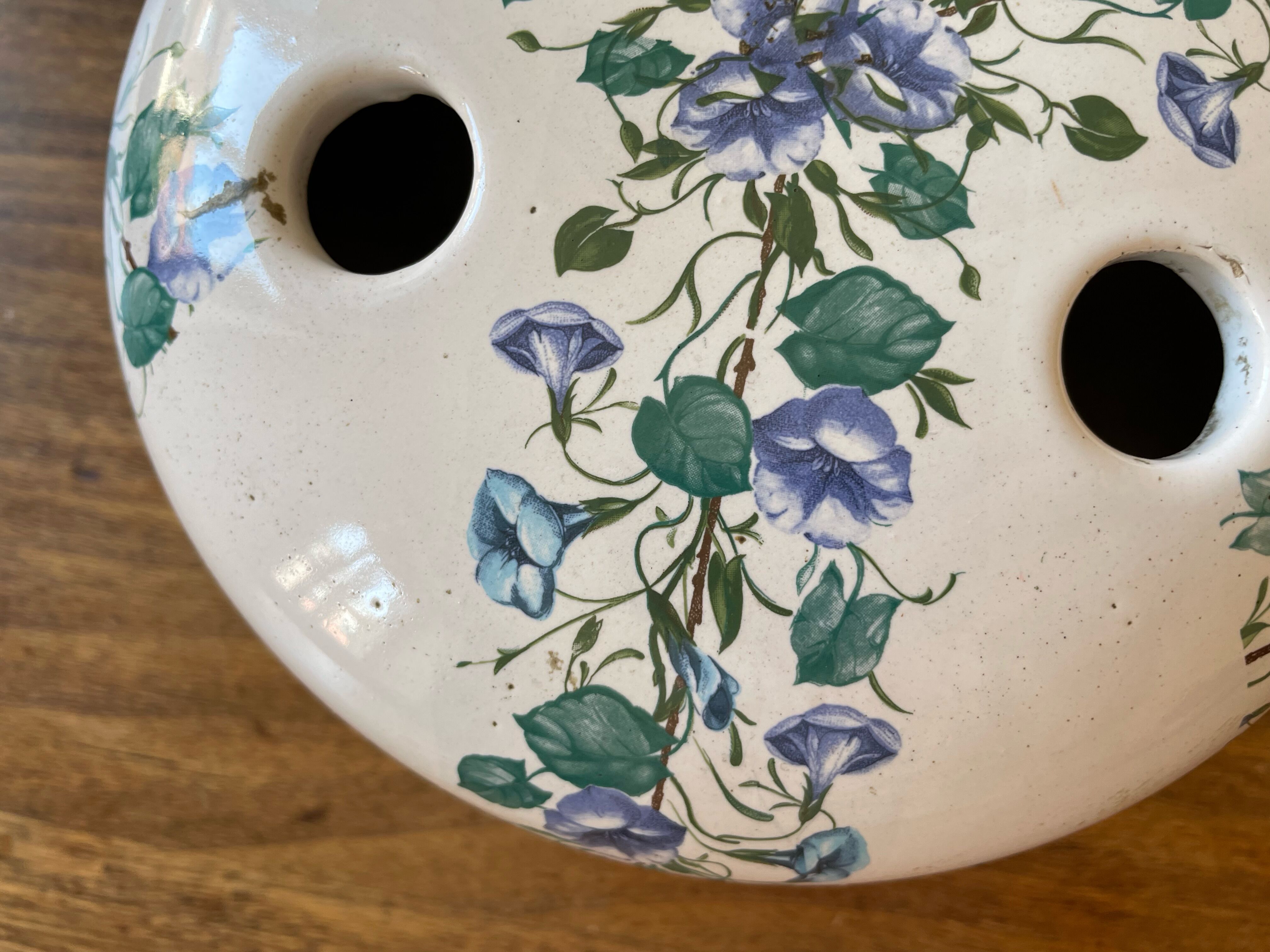 Ceramic flower pique