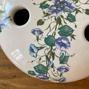 Ceramic flower pique