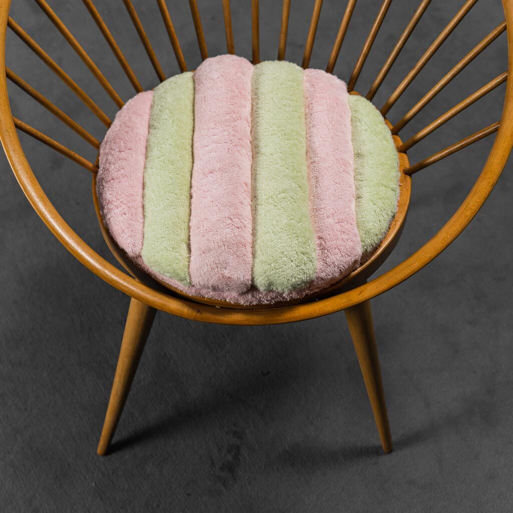 circular armchair in 60s vintage modern sponge