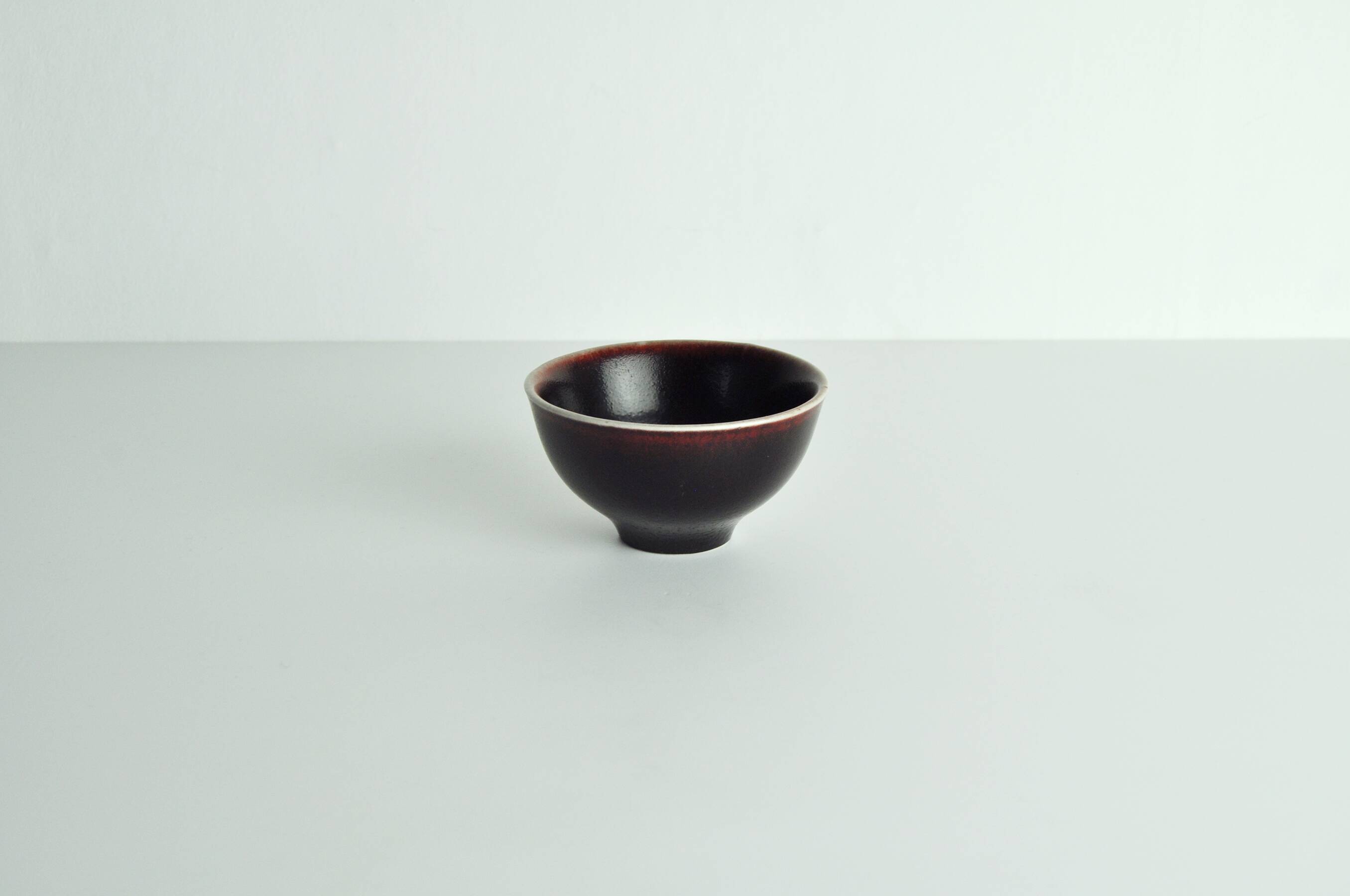 Bowl with oxblood glaze by Gerd Bøgelund for Royal Copenhagen, Denmark