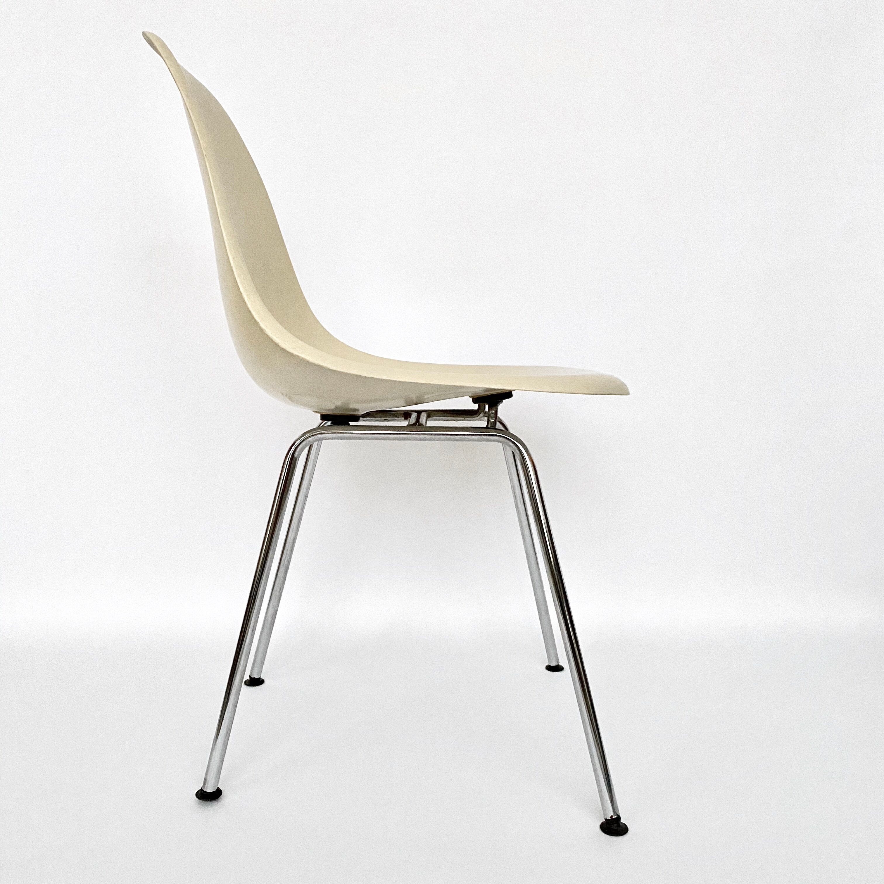 DSX Eames chair for Herman Miller vintage 70