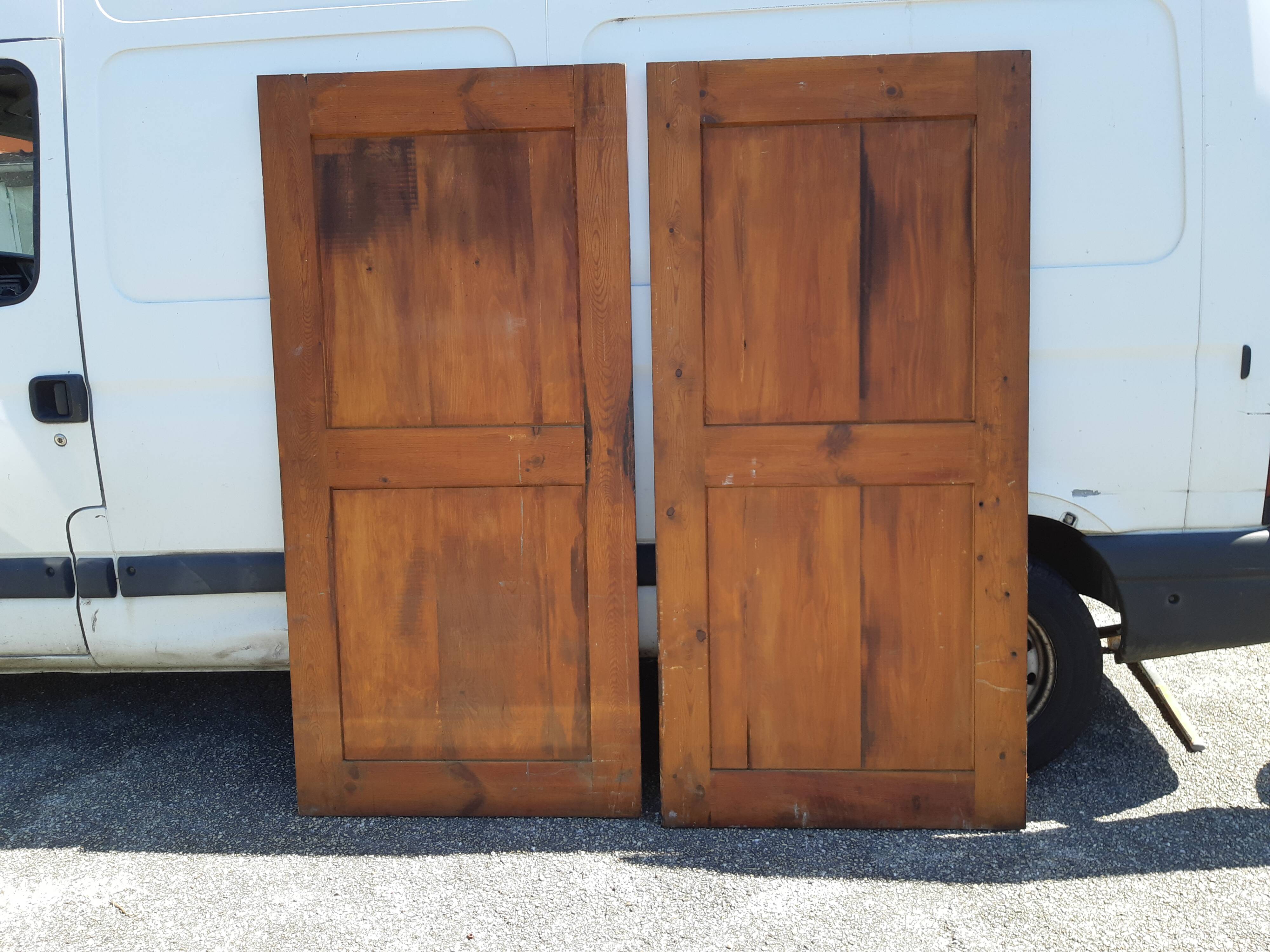 Pairs of sliding closet doors
