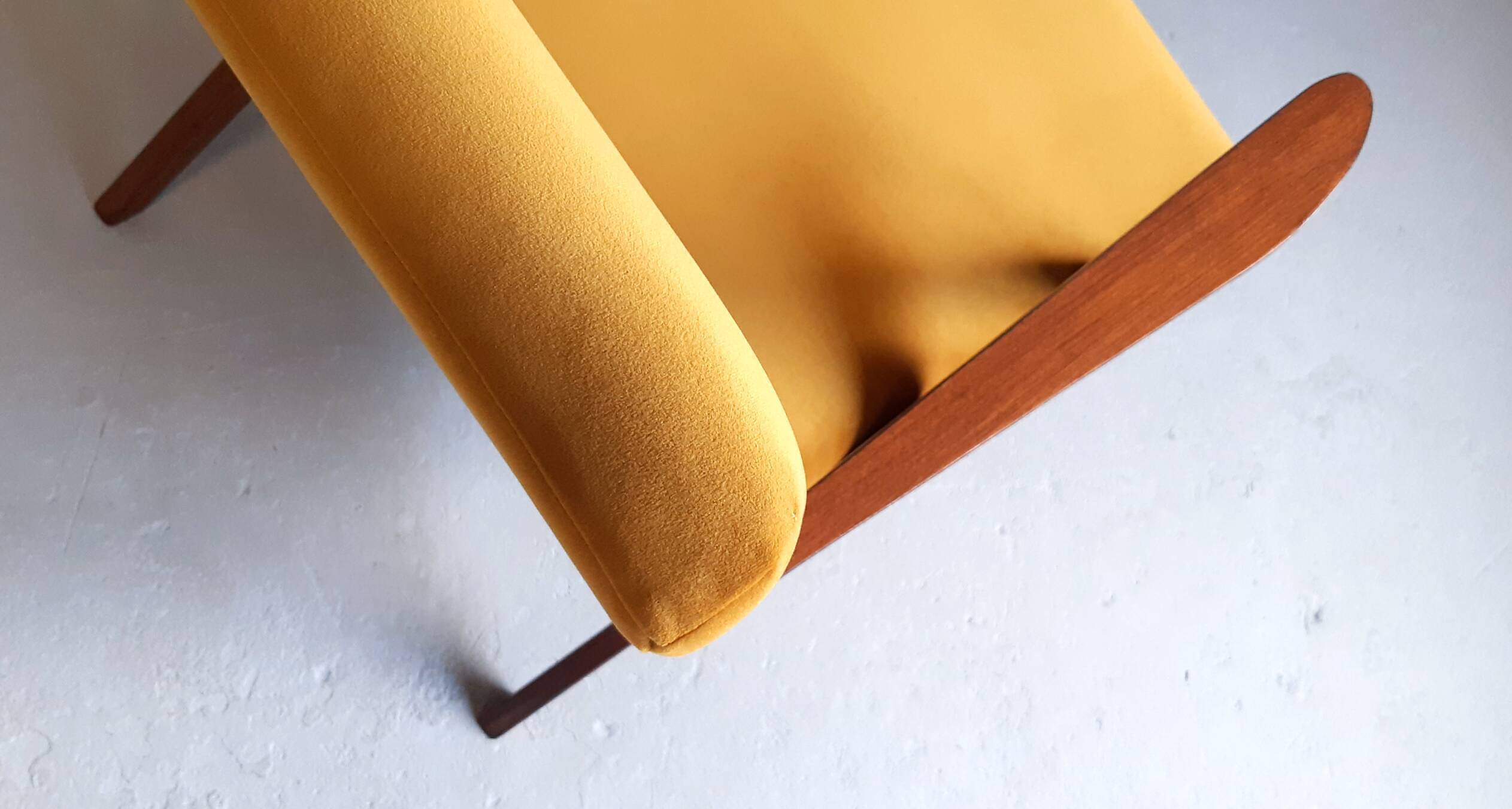 Mid century easy chair model b - 310 var in goldenrod velvet