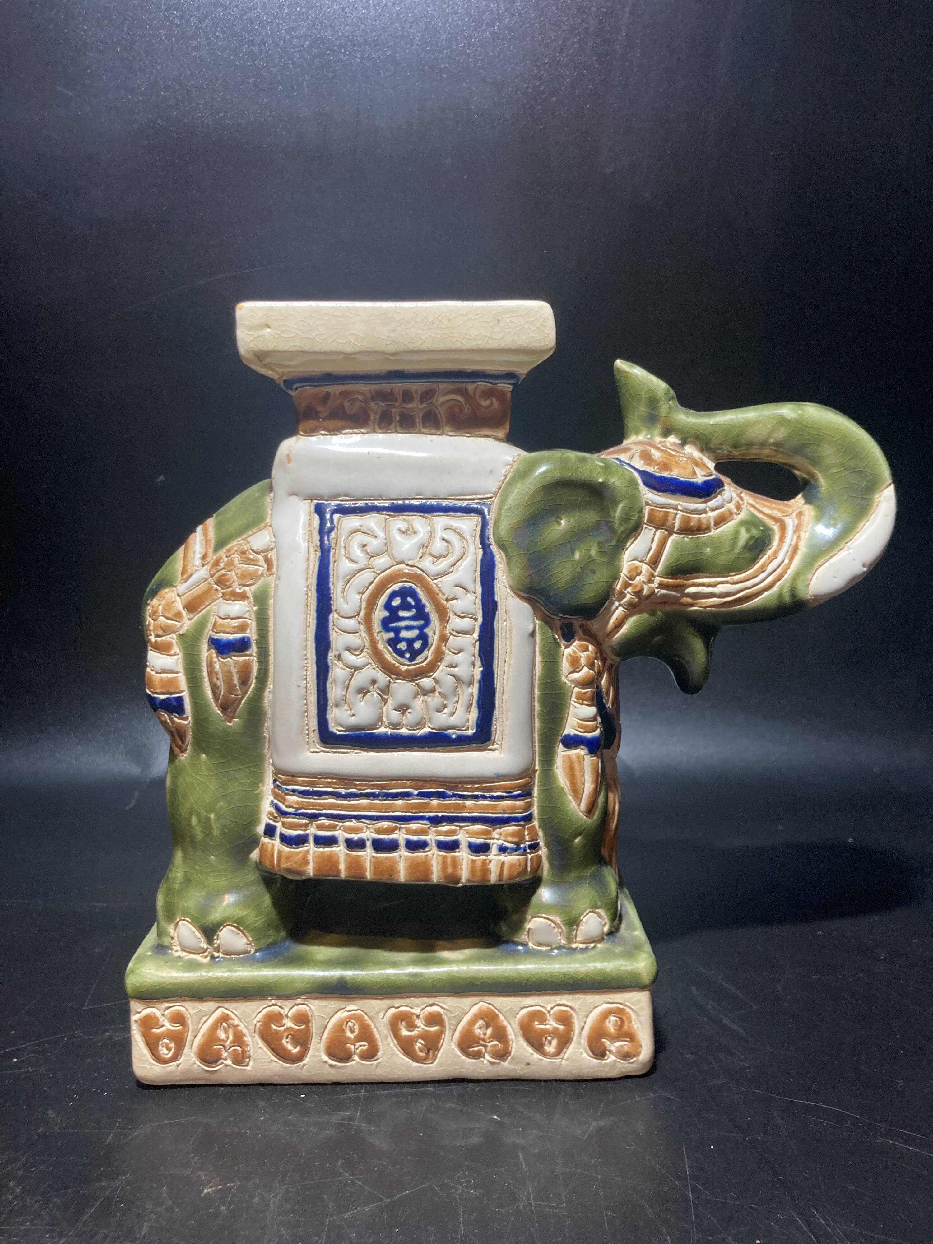 Vase en forme d'éléphant