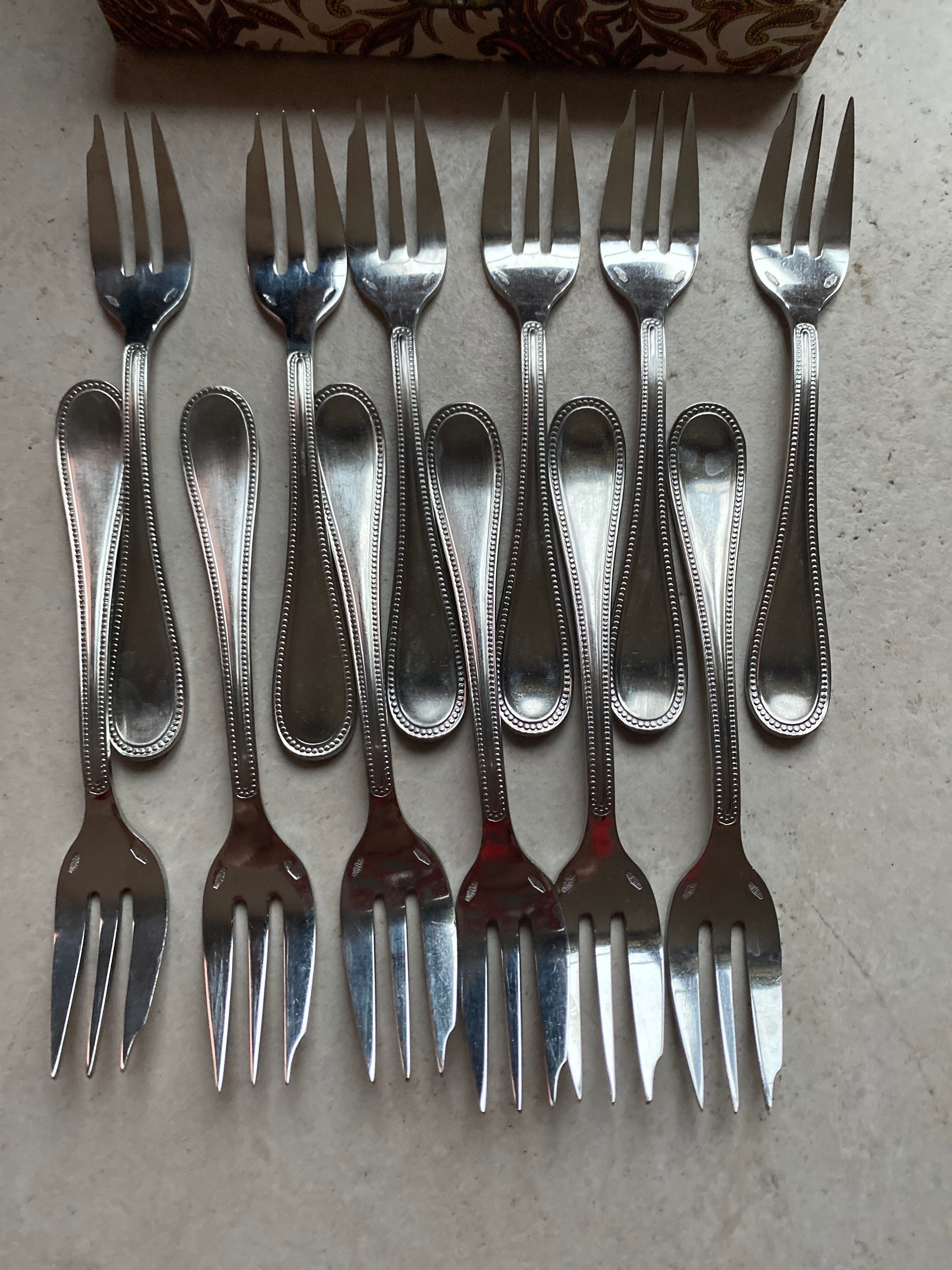 Écrin et fourchettes à gâteau vintage