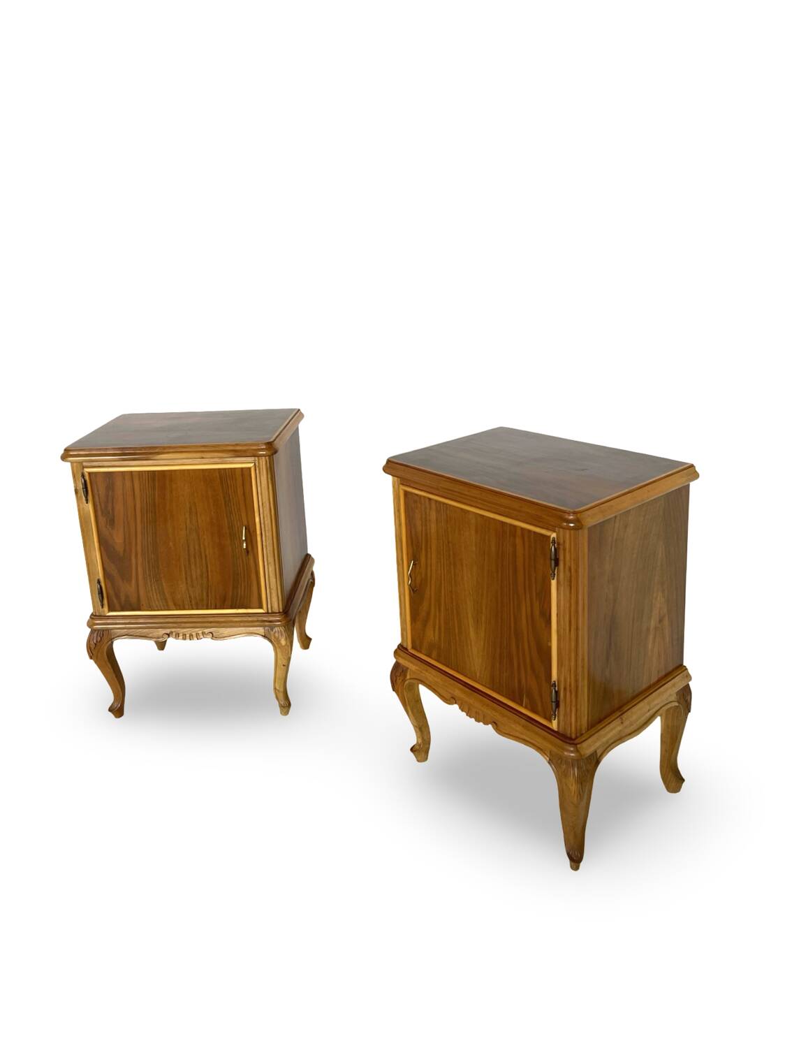 Tables de chevet italiennes en placage de noyer du milieu du siècle, années 1960.