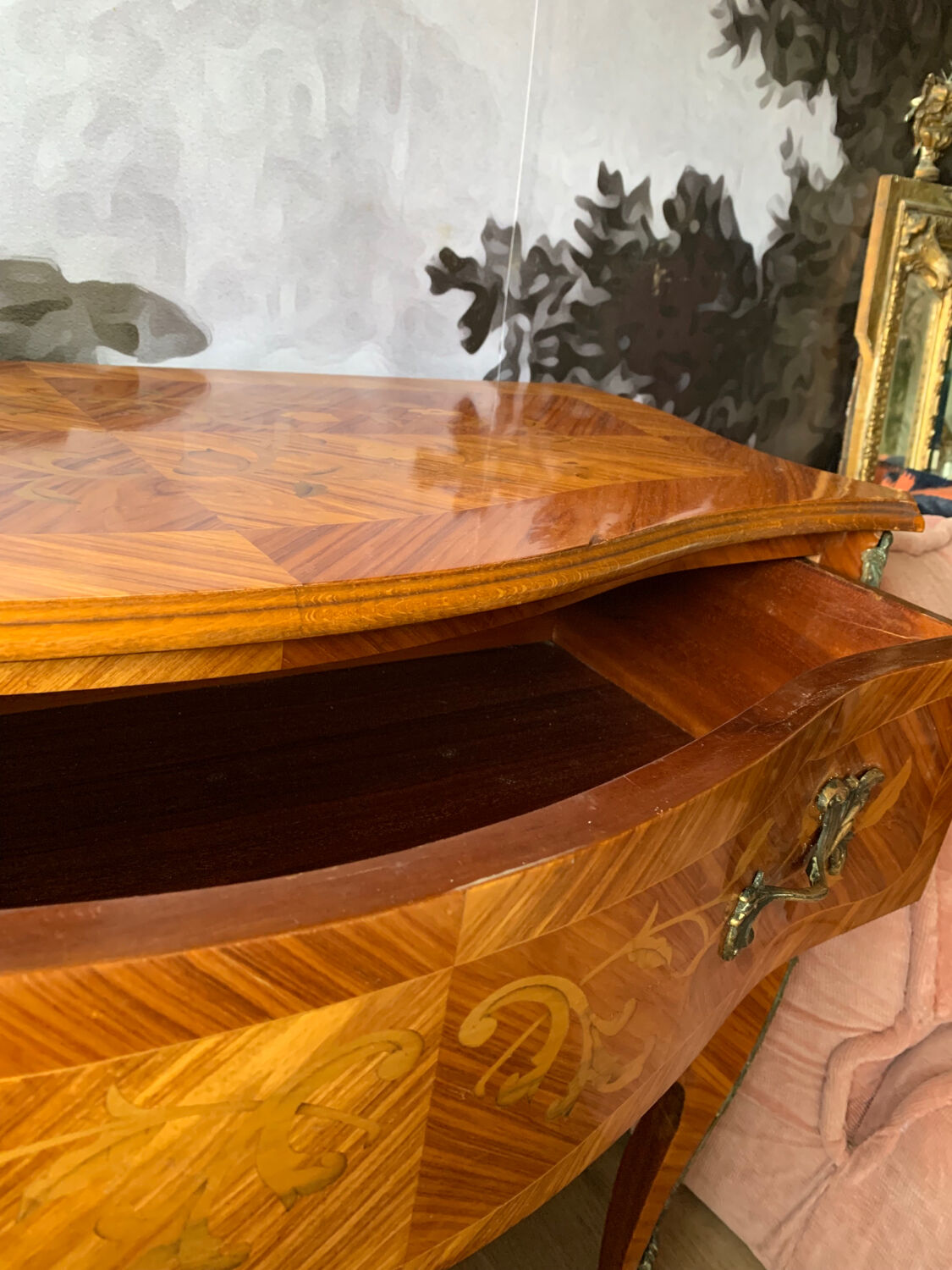 Commode galbée style Louis XV