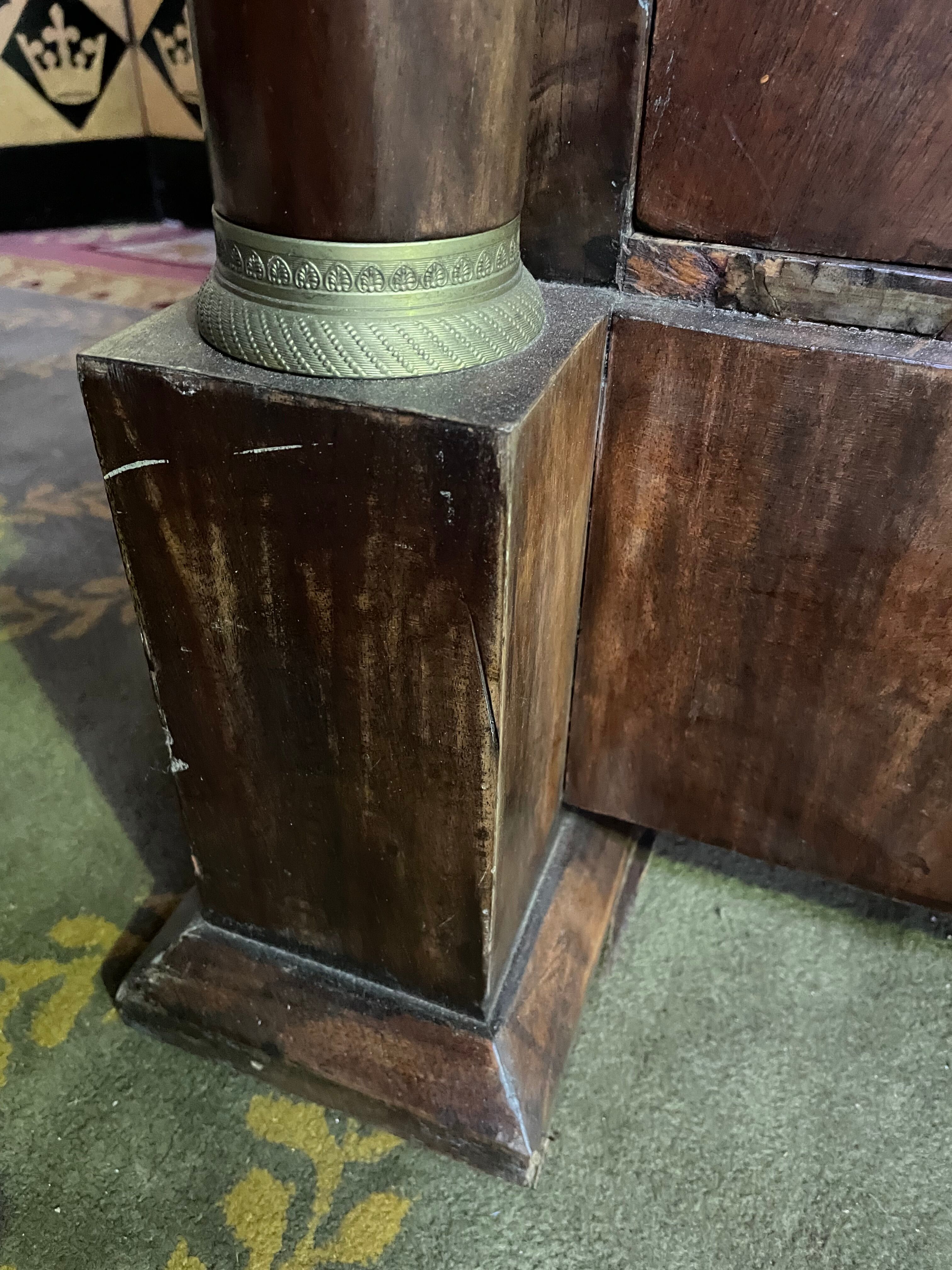 Empire period chest of drawers in mahogany and mahogany veneer