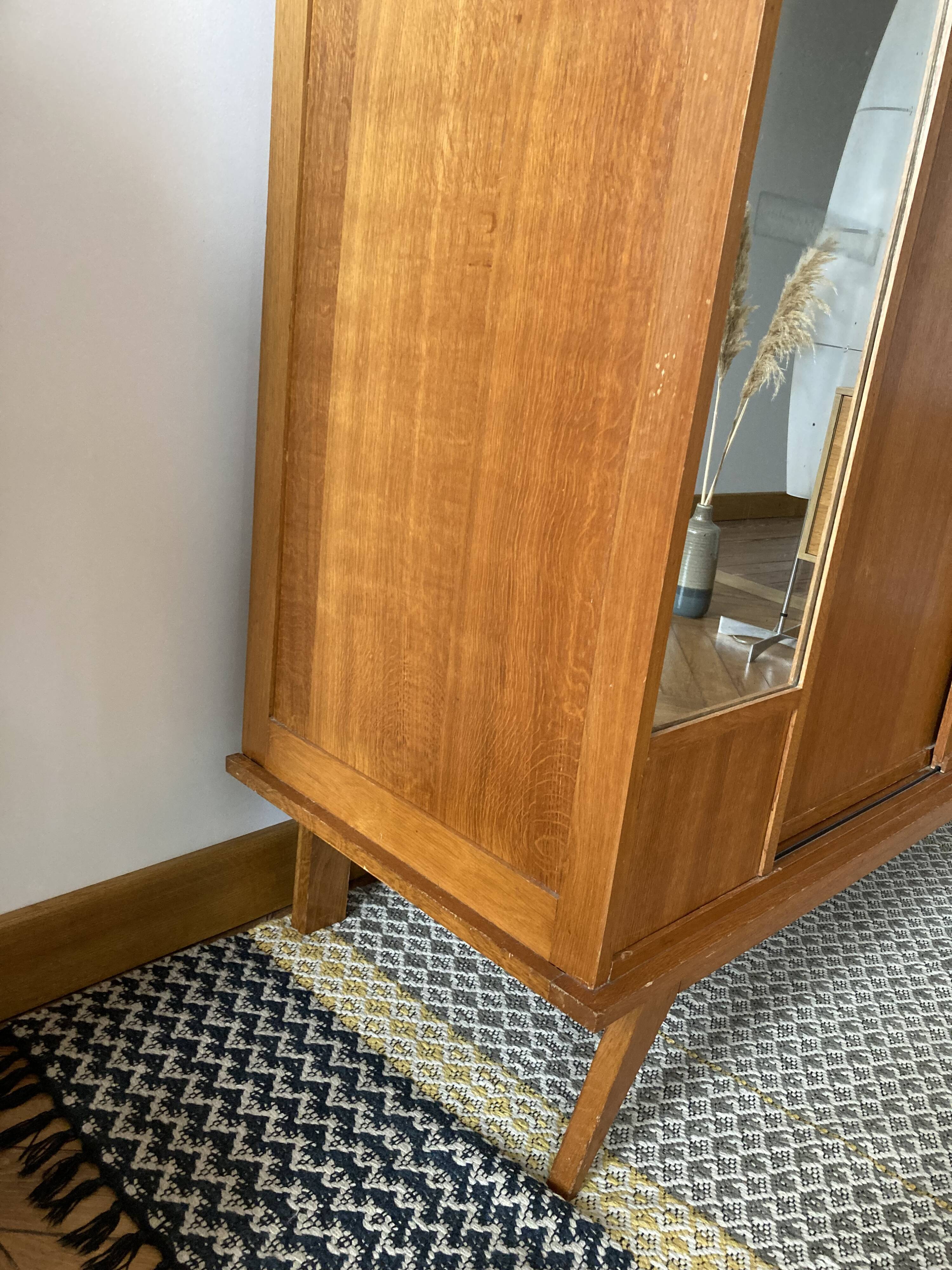 Wardrobe feet compass sliding doors