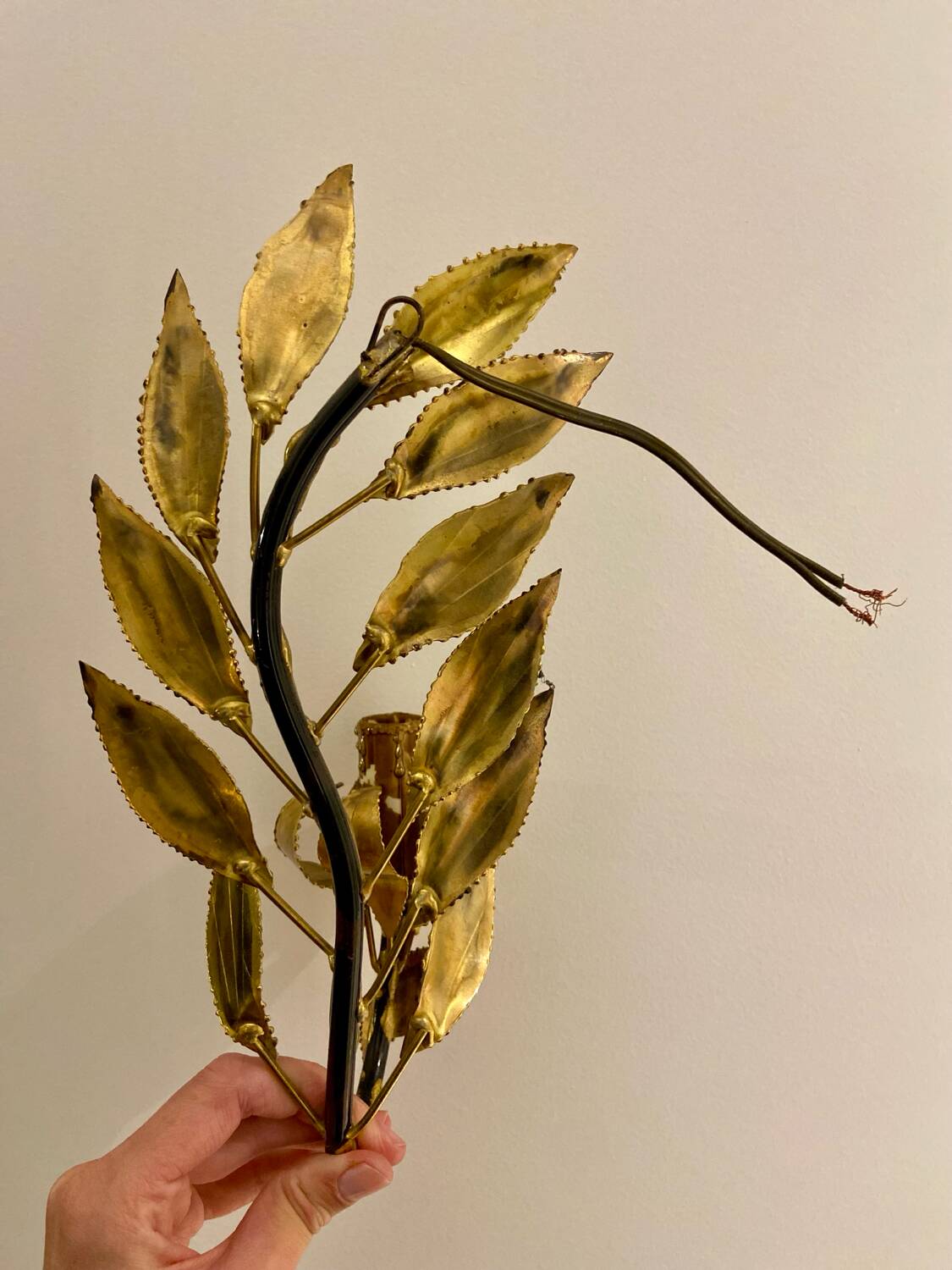 Pair of "Maison FlorArt" gilded metal wall lights - circa 1960.