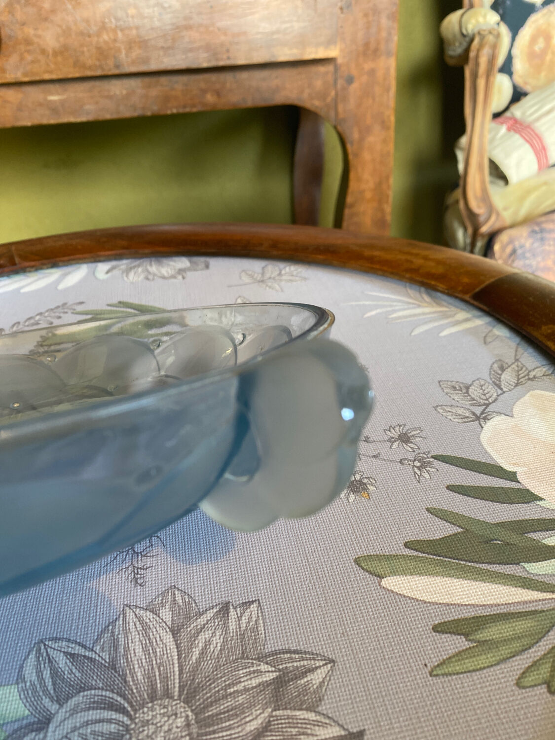 Art deco style fruit presentation cup