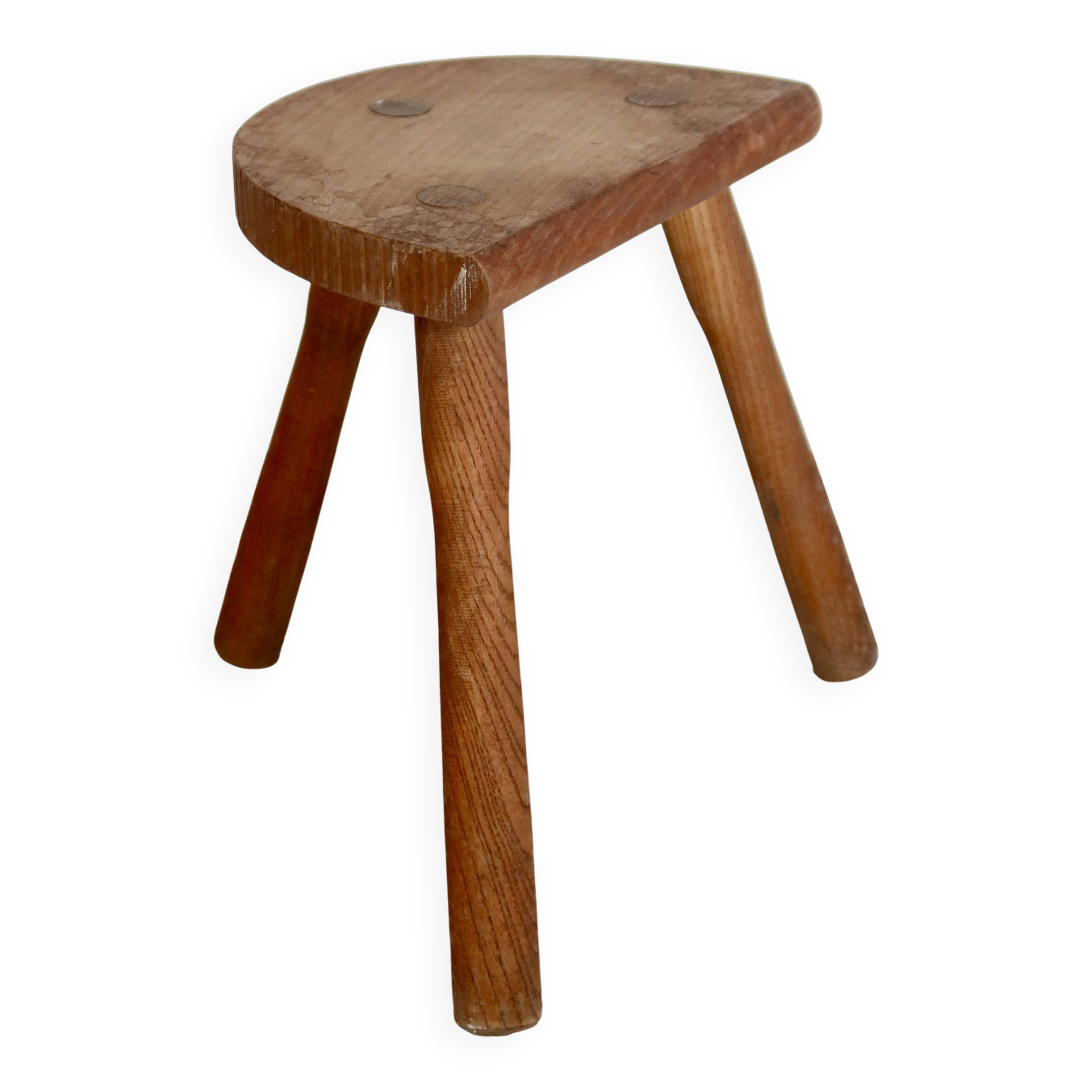 Tabouret tripode ancien en bois – assise demi-lune rustique