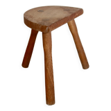 Tabouret tripode ancien en bois – assise demi-lune rustique