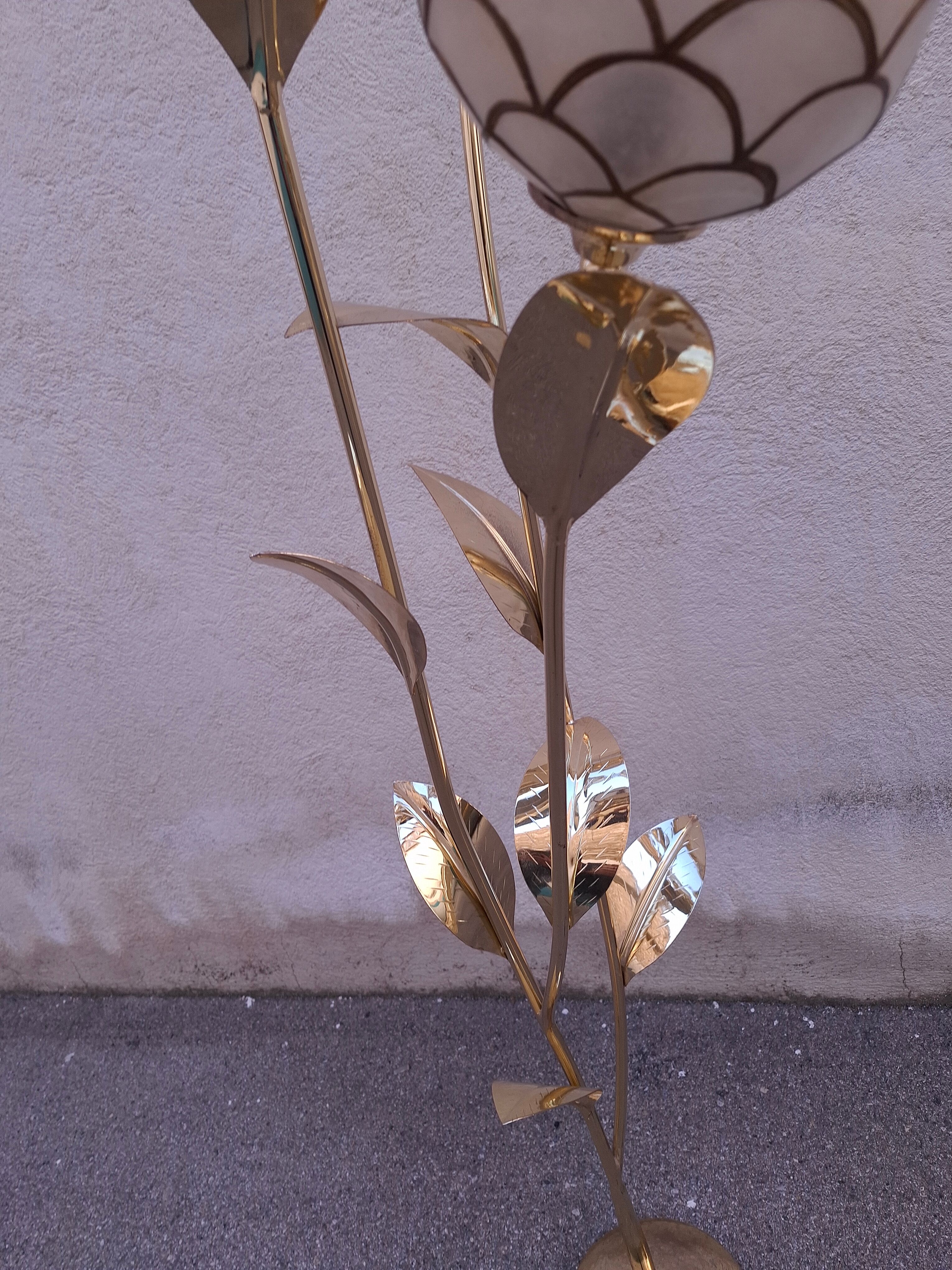 Floral floor lamp in pearlescent Capiz, 1970s.