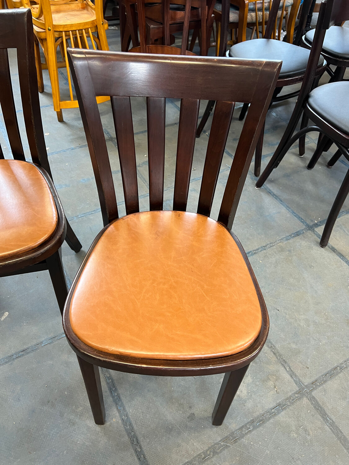 Suite de 4 chaises bistrot