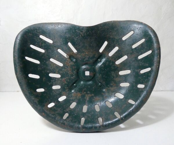 Ancien tabouret fauteuil de tracteur