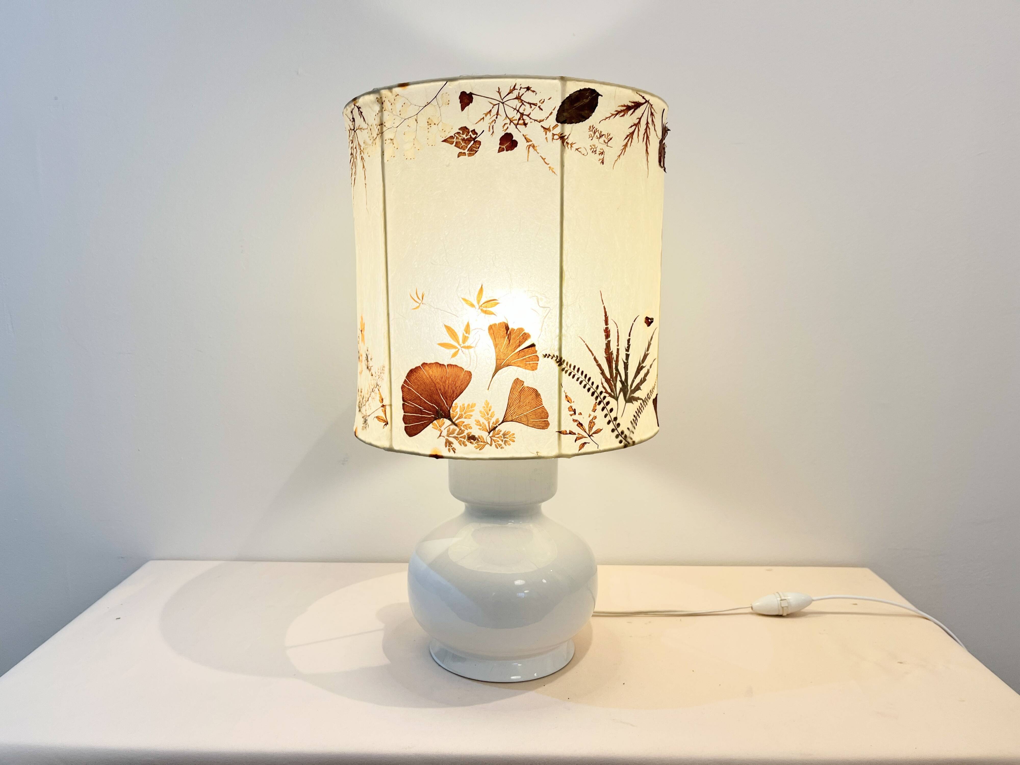 Vintage design lamp base in white ceramic with dried flower shade
