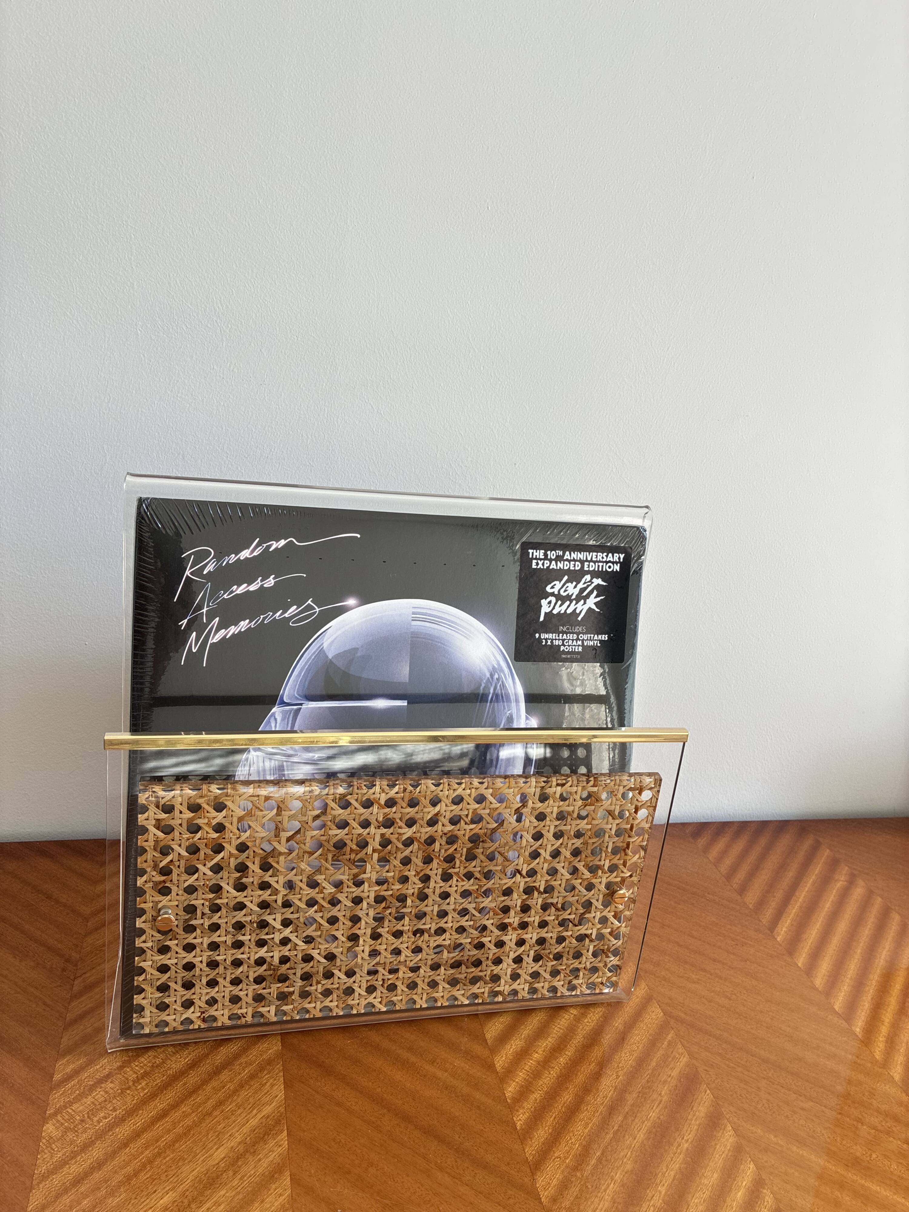 Acrylic magazine rack