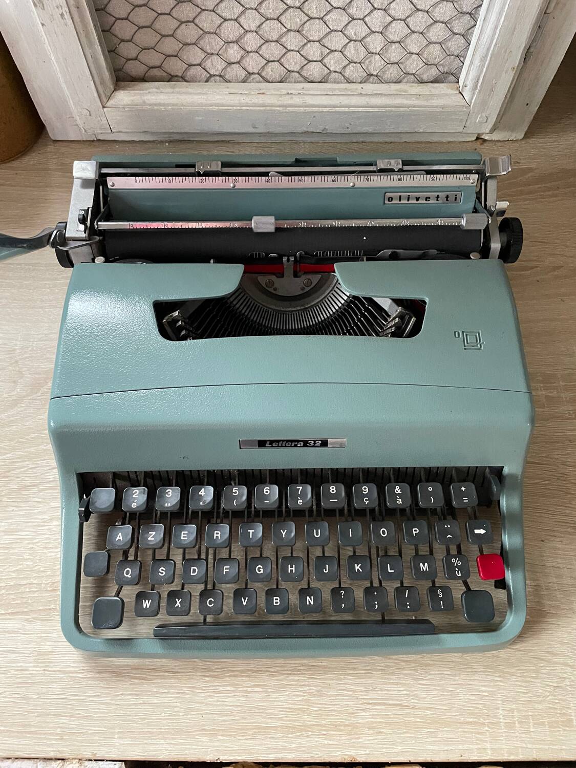 Olivetti lettera 32 typewriter