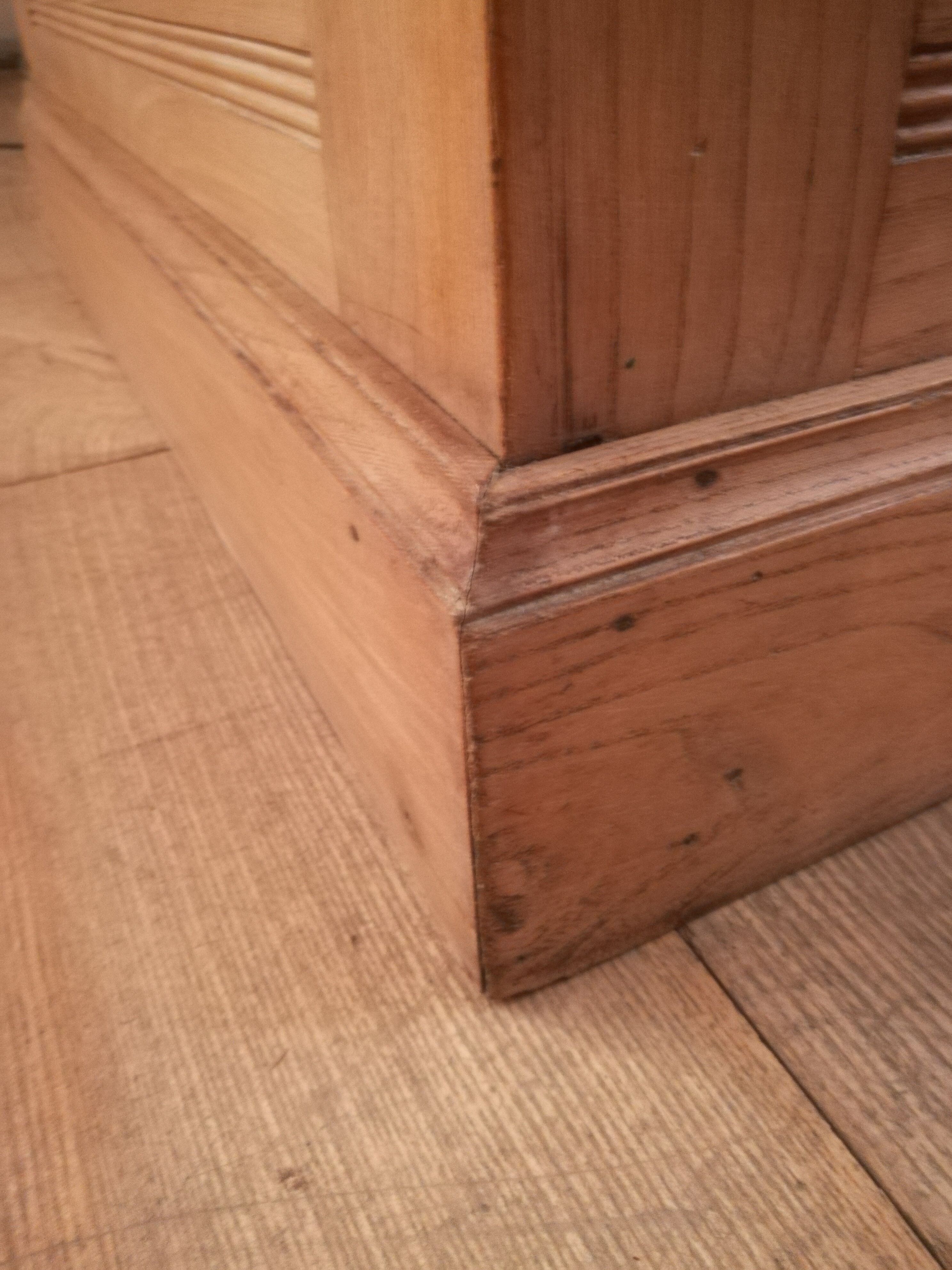 Art deco showcase counter in elm