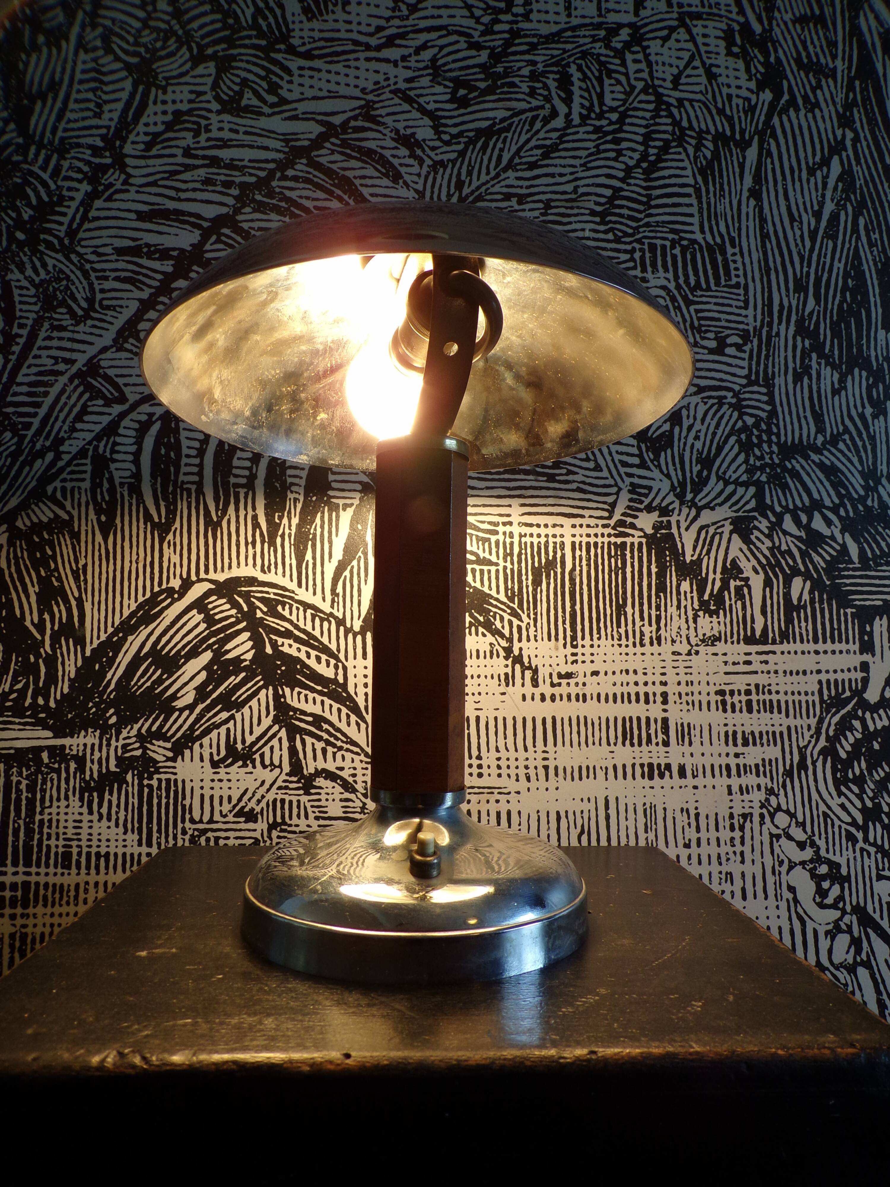 Art deco mushroom in chrome metal lamp