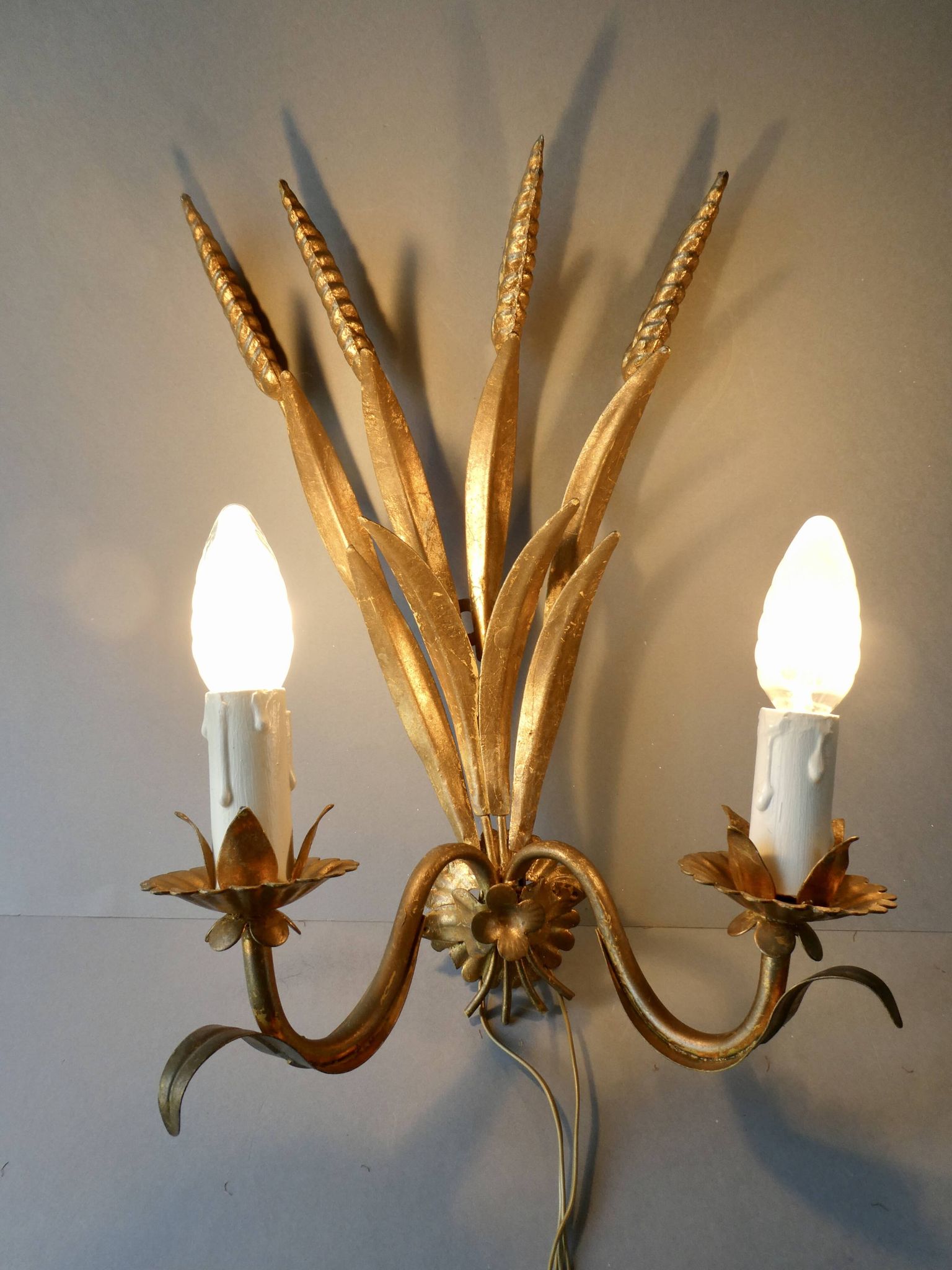 Pair of wheat spike wall lights in gilded metal, 1970s