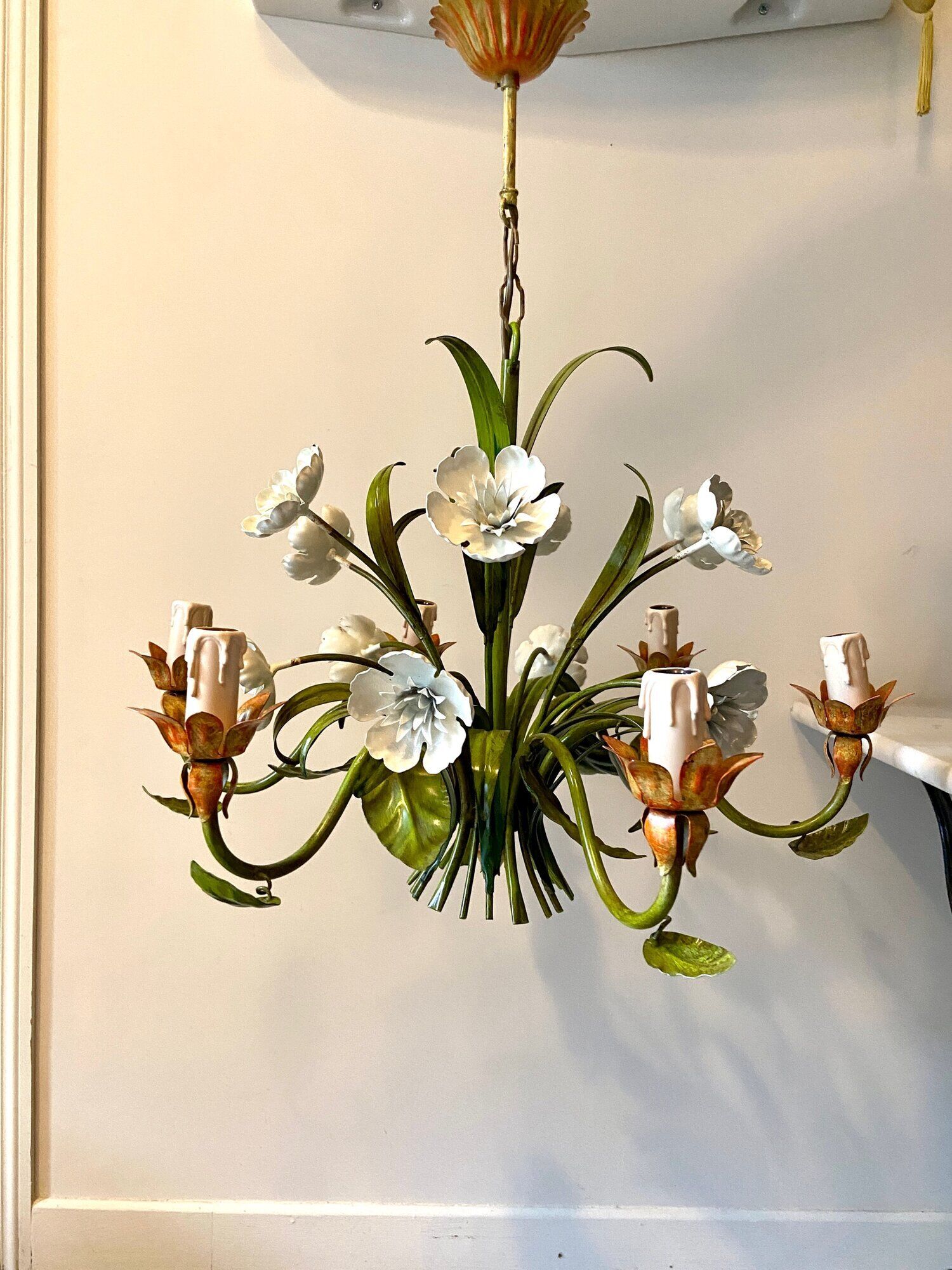 Chandelier 6 lights in green, white and orange metal