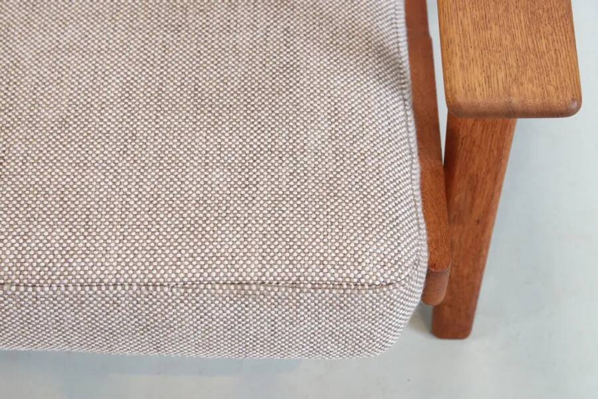 Oak Danish design sofa by Hans Wegner model GE290 for Getama