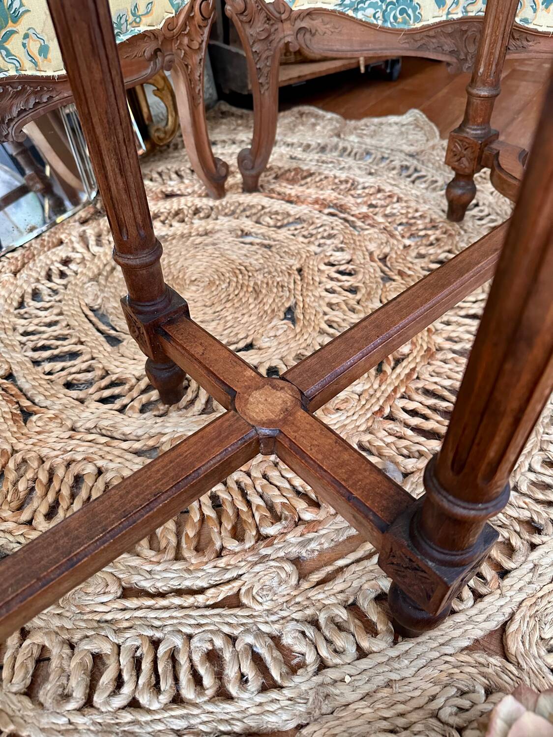 Piano bench seat in cane