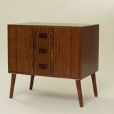 Small danish chest of drawers with three drawers in rosewood veneer
