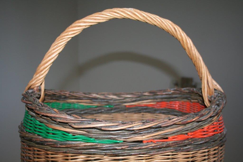 Basket wicker and scoubidou