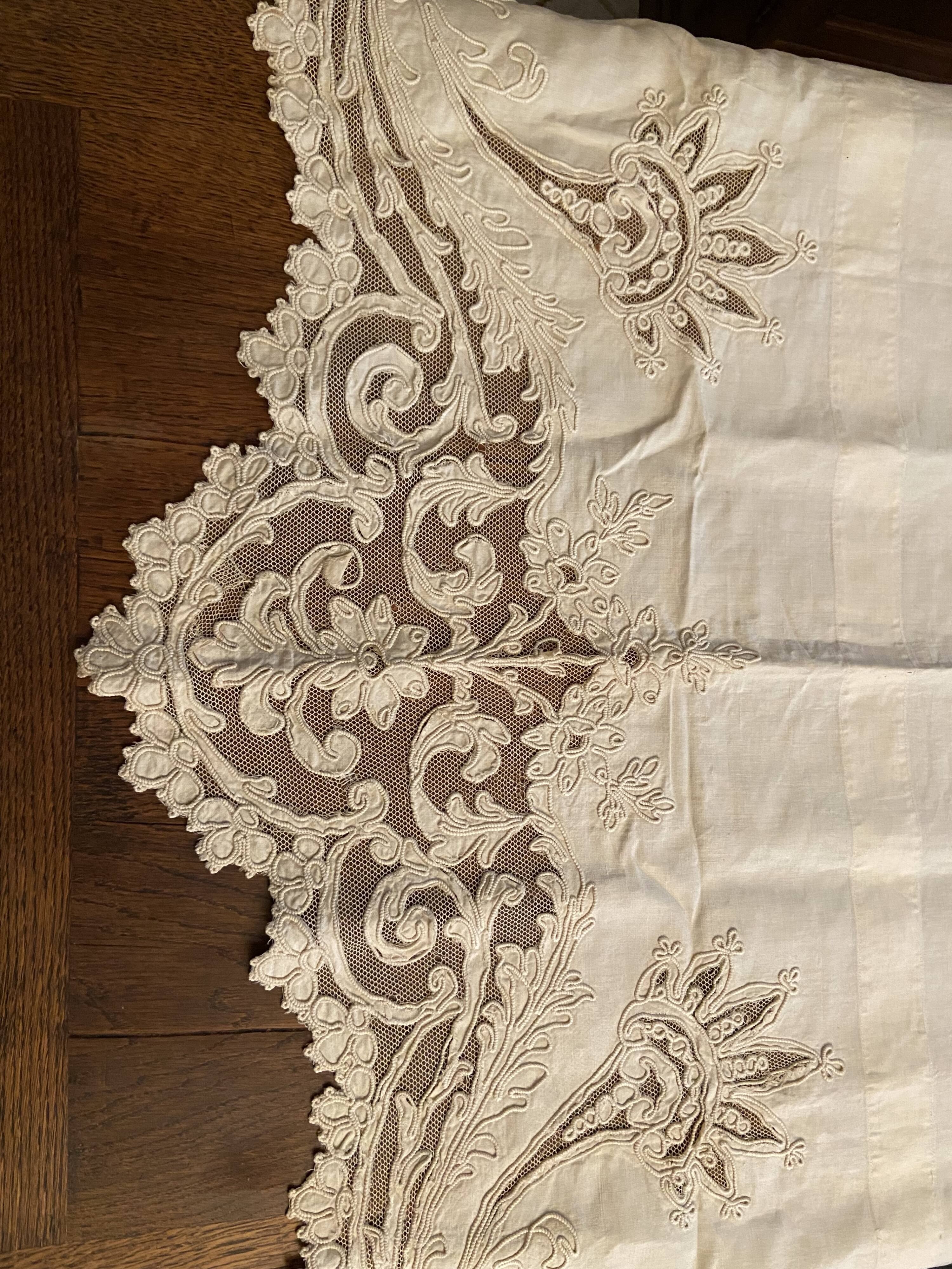 Sheet with embroidered decoration and openwork with cornucopia late nineteenth