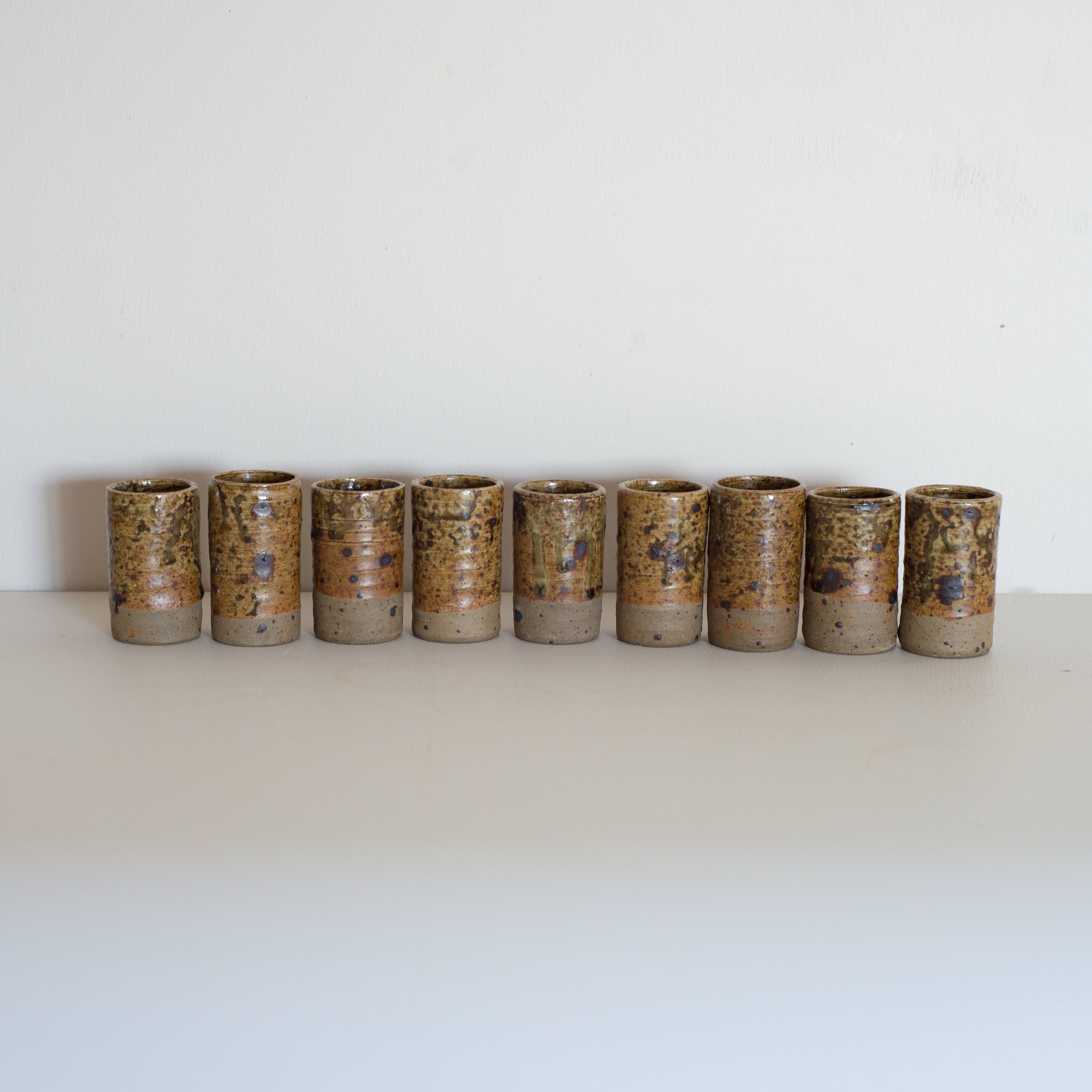 Lot de 9 verres à liqueur ou shot en grès pyrité