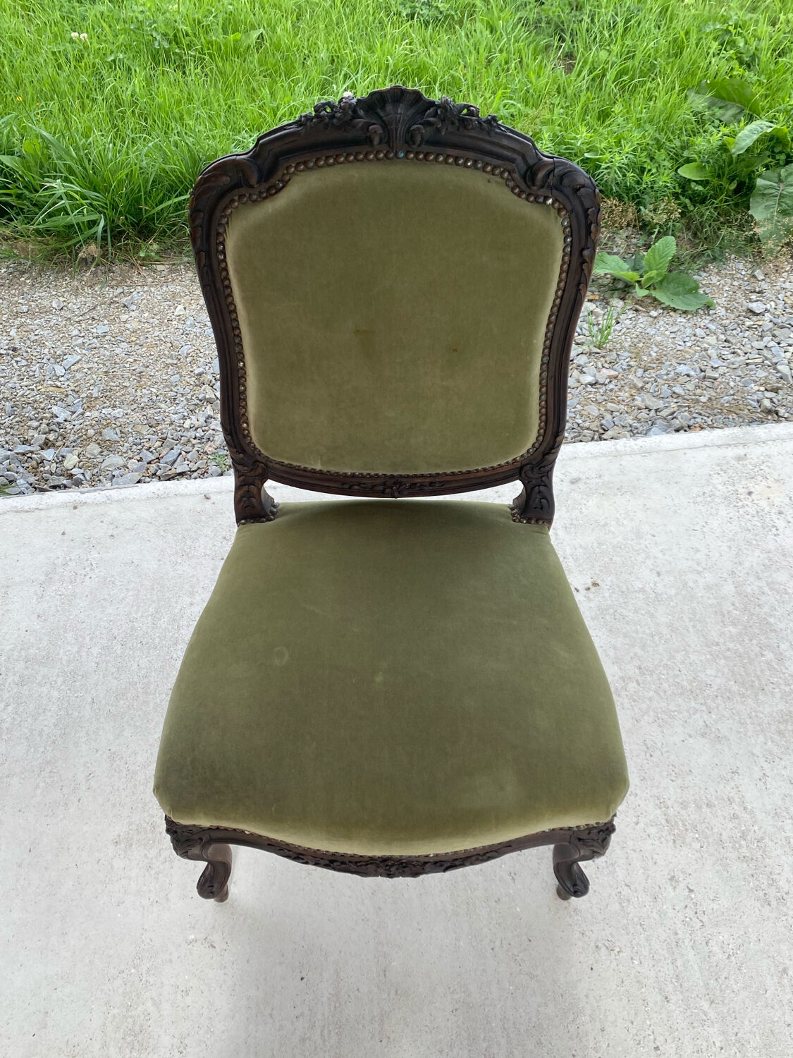 Louis 15 style green velvet chair
